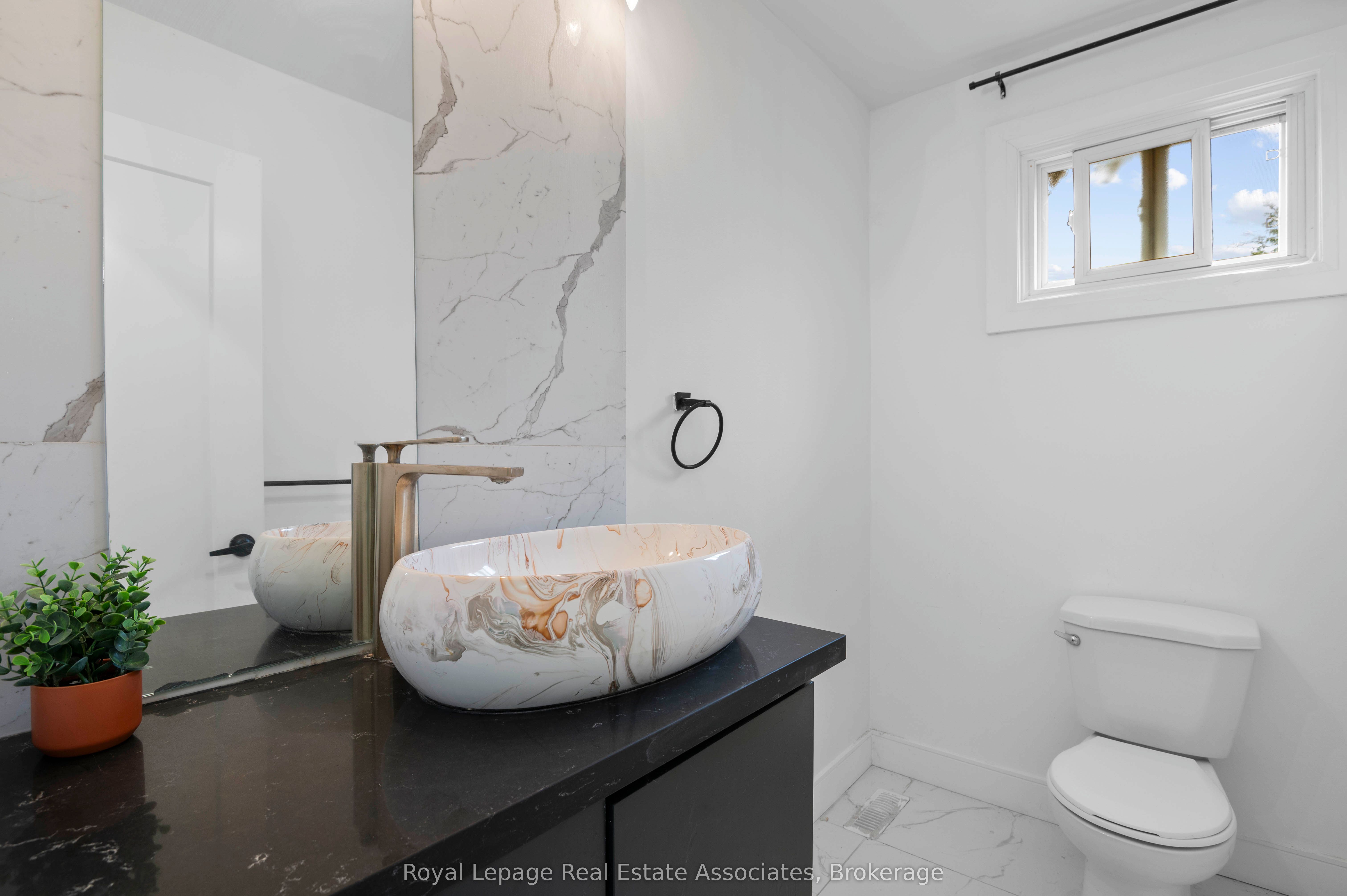 1236 Avonlea Road Property Photo 10