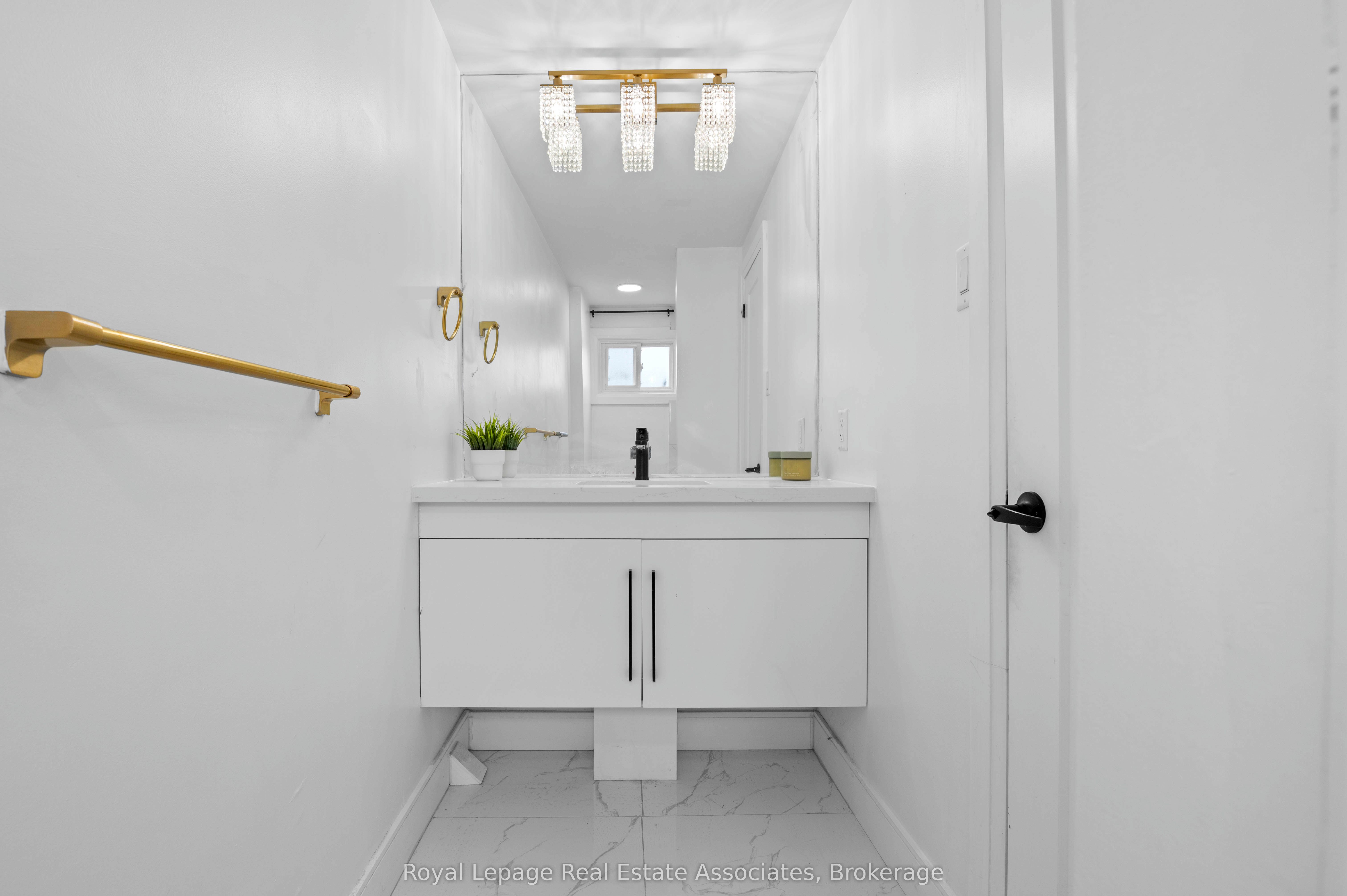 1236 Avonlea Road Property Photo 28