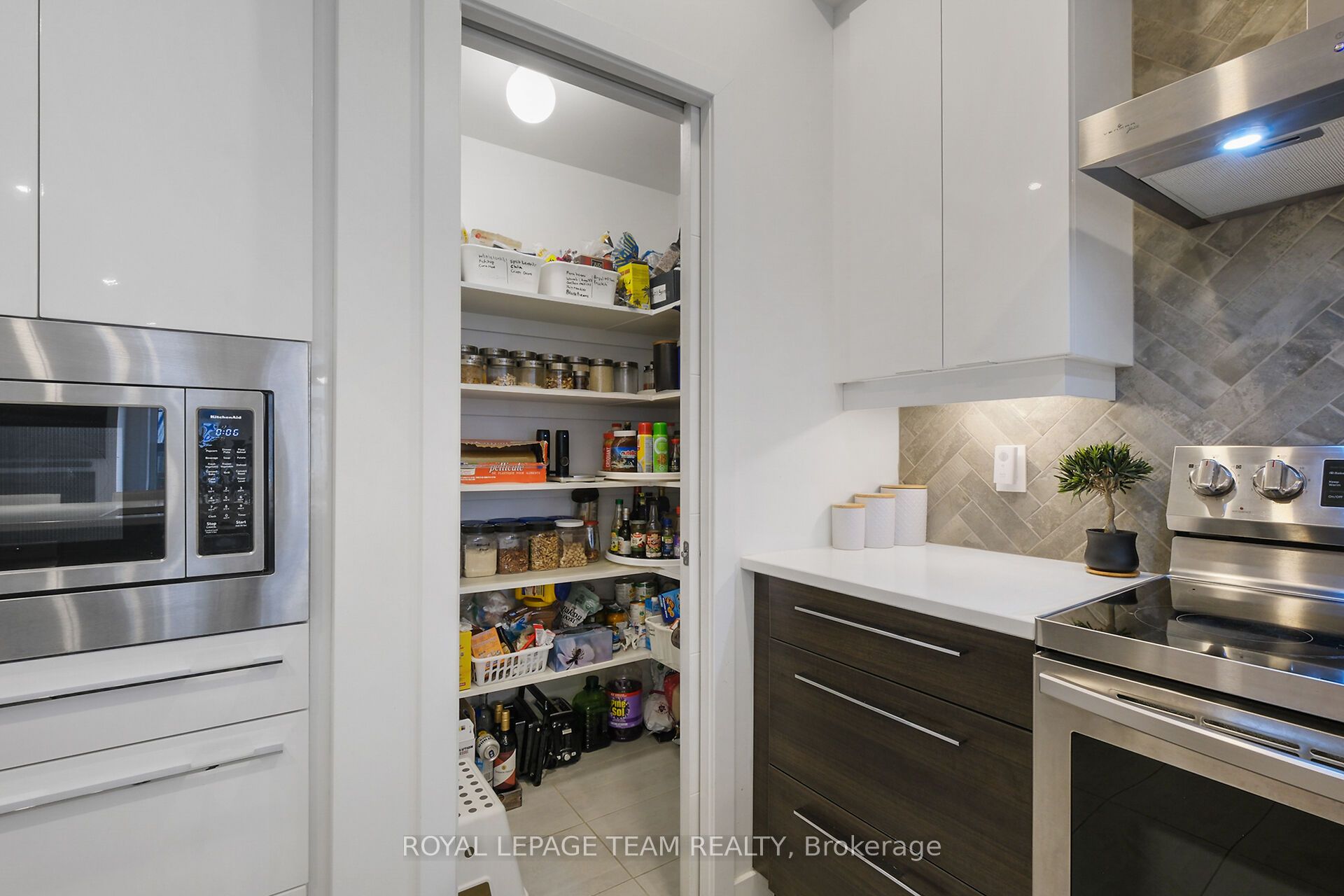 93 Warrior Street Property Photo 12
