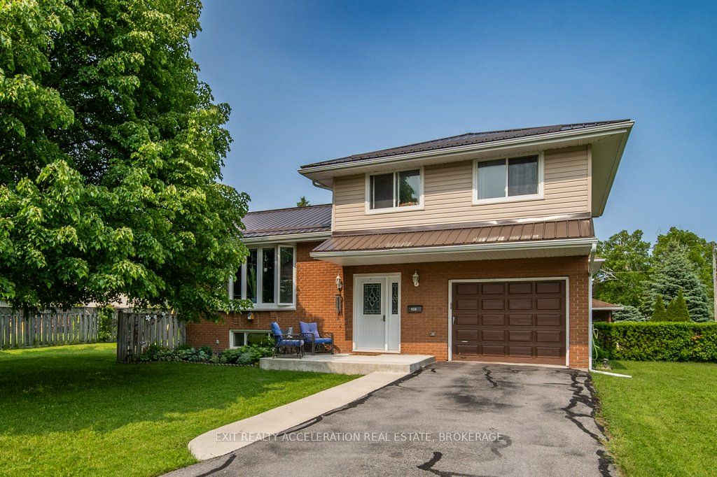 241 Smart Cres Property Photo 1