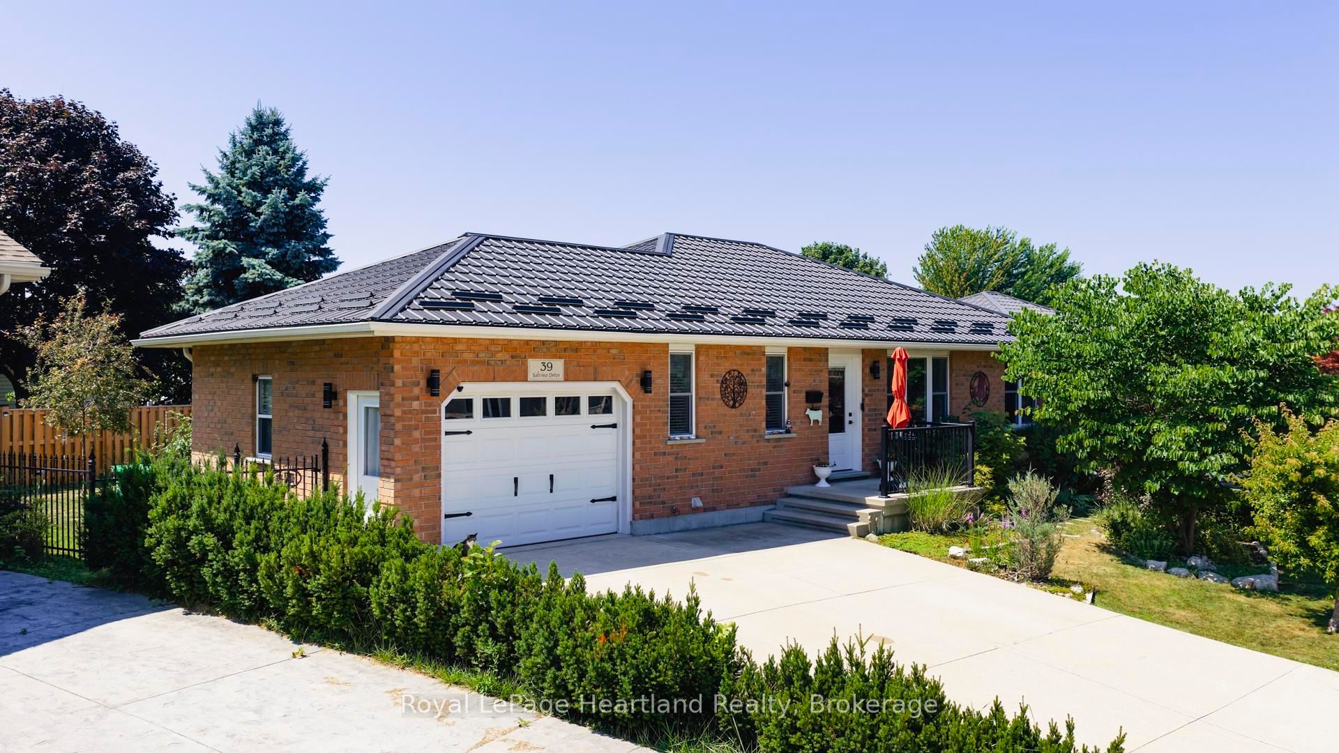 39 Balvina Drive W Property Photo 1