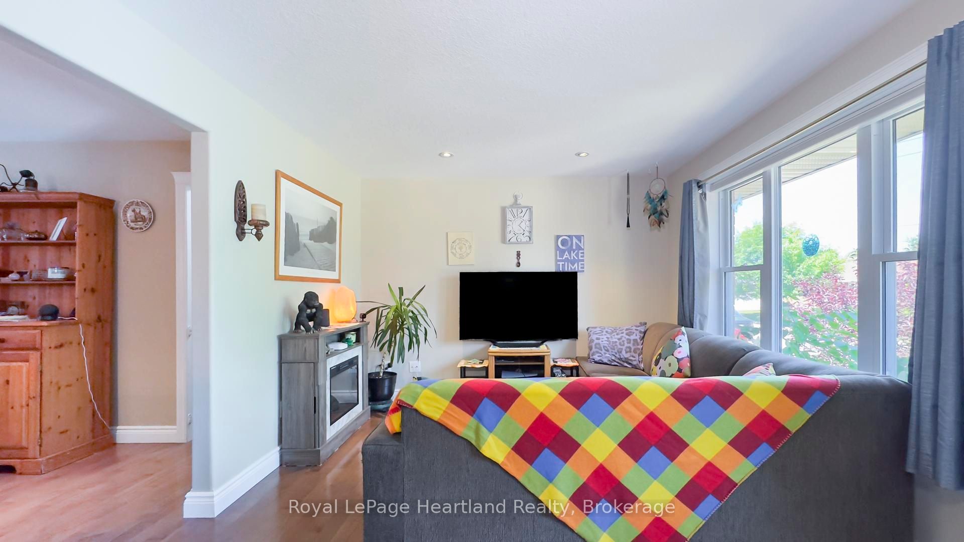 39 Balvina Drive W Property Photo 6