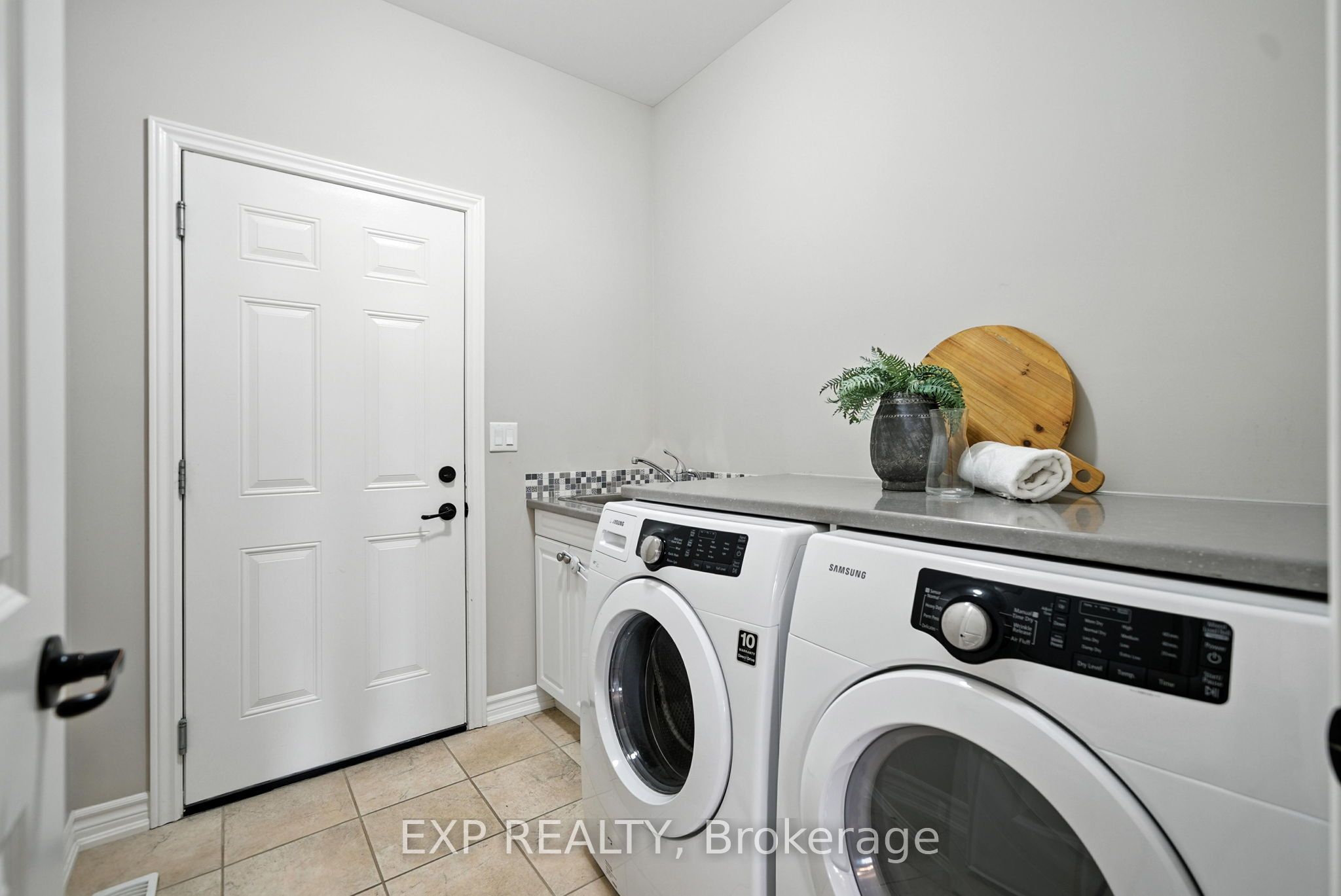 231 Rollings Street Property Photo 25