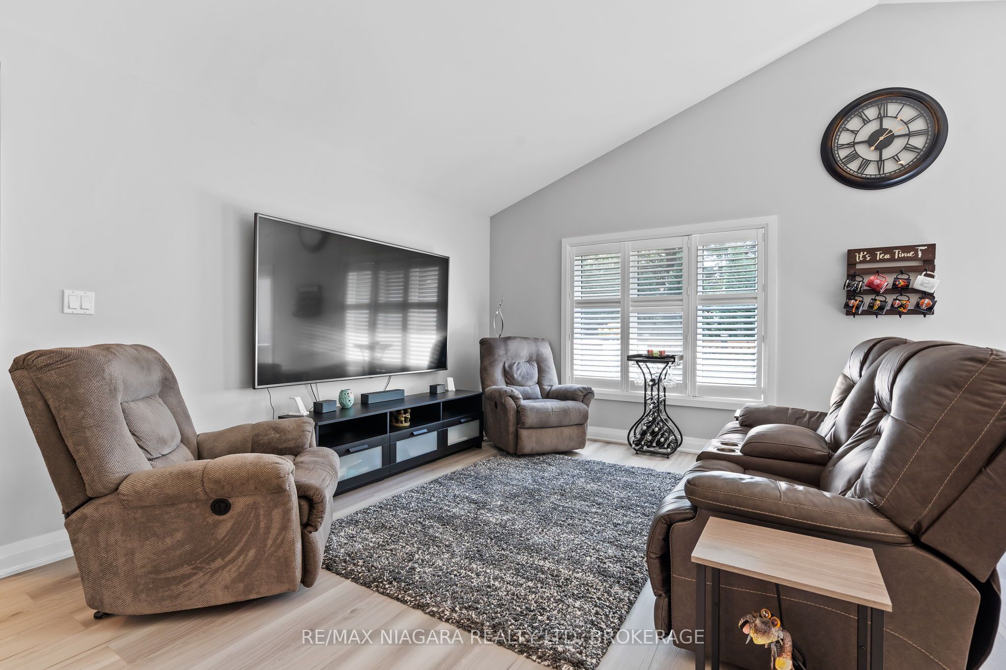 7 Gibson Place 35 Property Photo 8