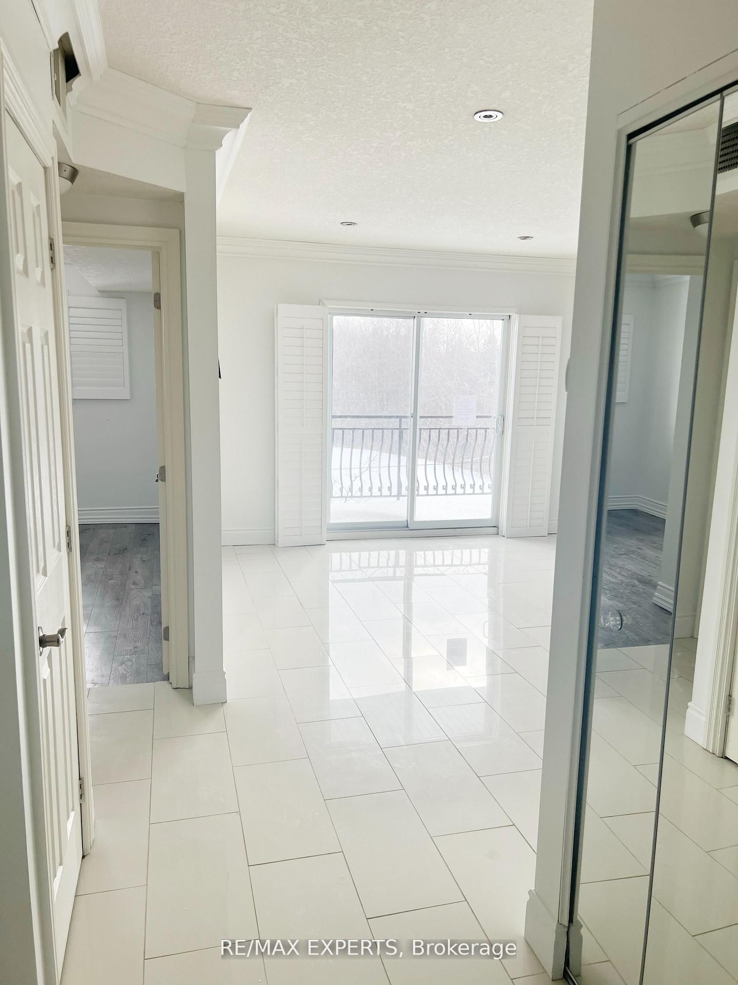 345 Briarmeadow Drive 404 Property Photo 9