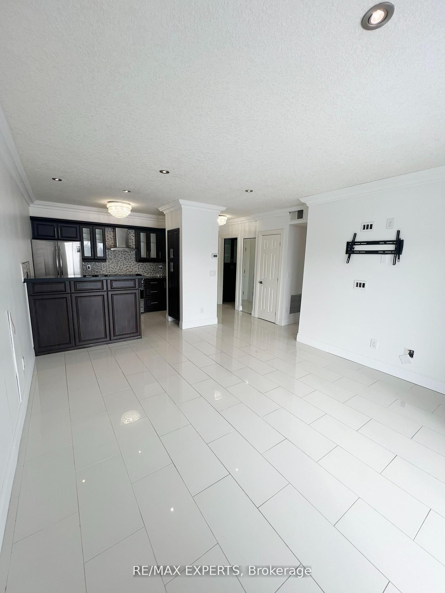 345 Briarmeadow Drive 404 Property Photo 12