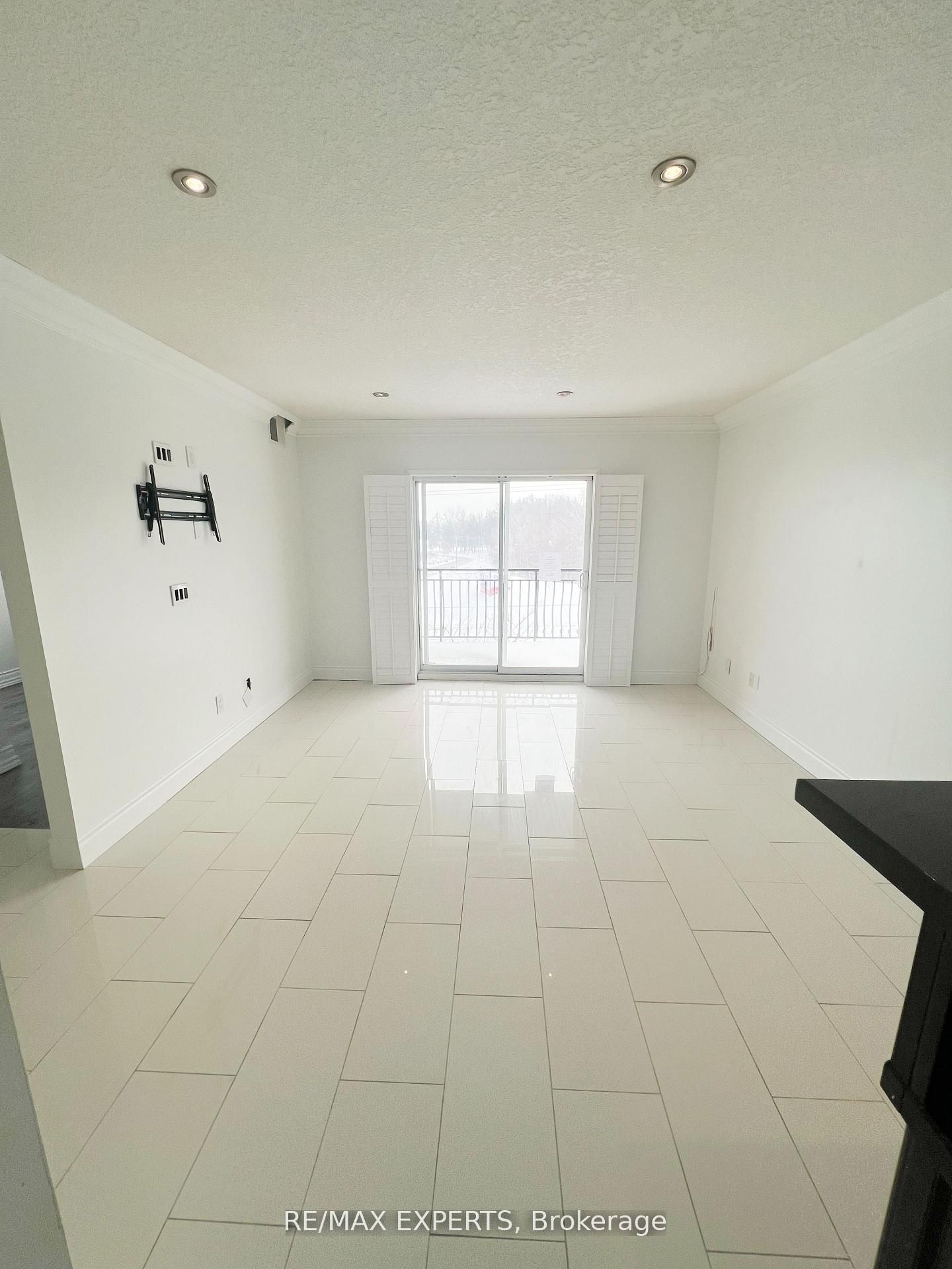 345 Briarmeadow Drive 404 Property Photo 14