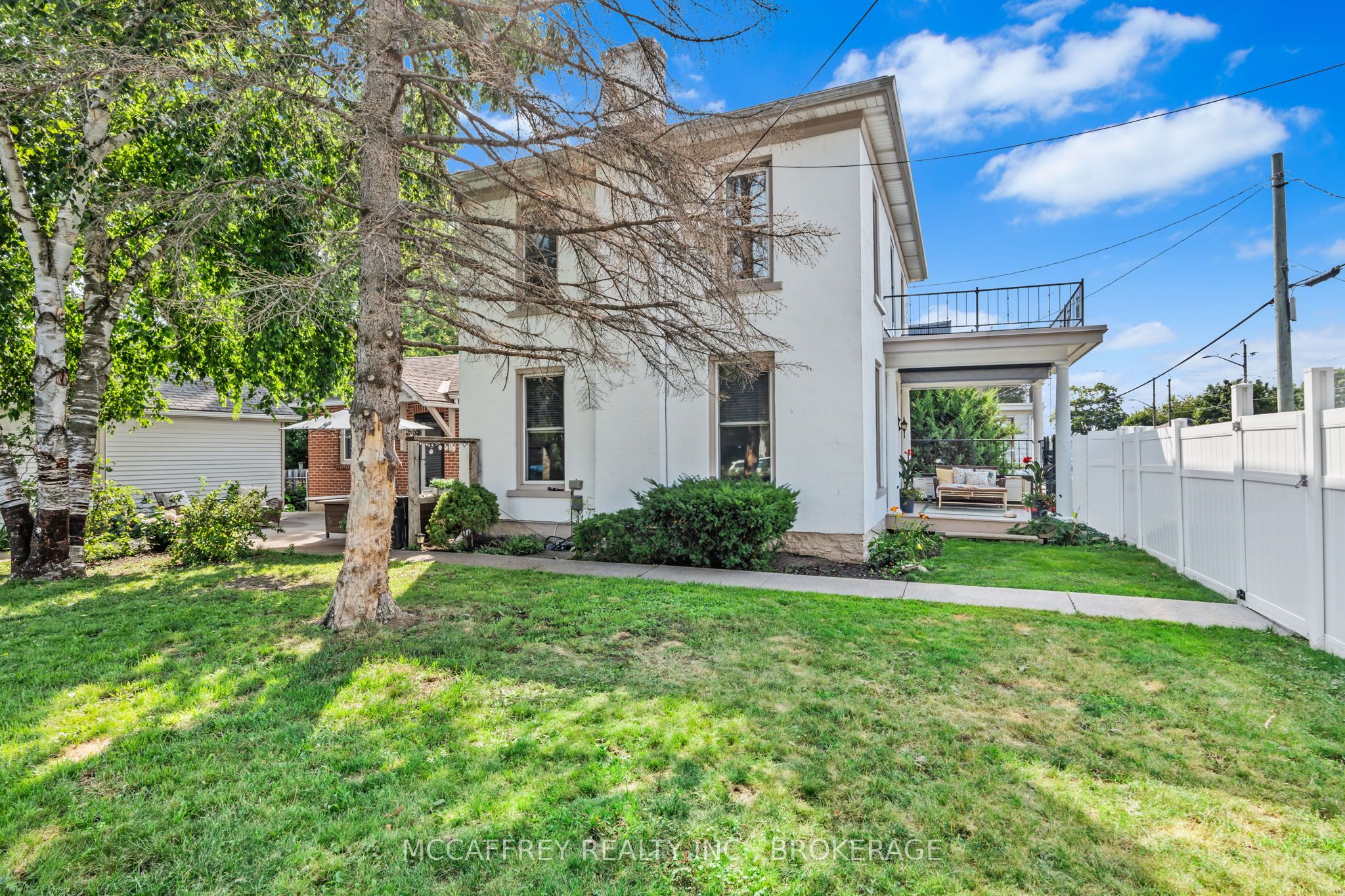 209 Centre Street N Property Photo 1