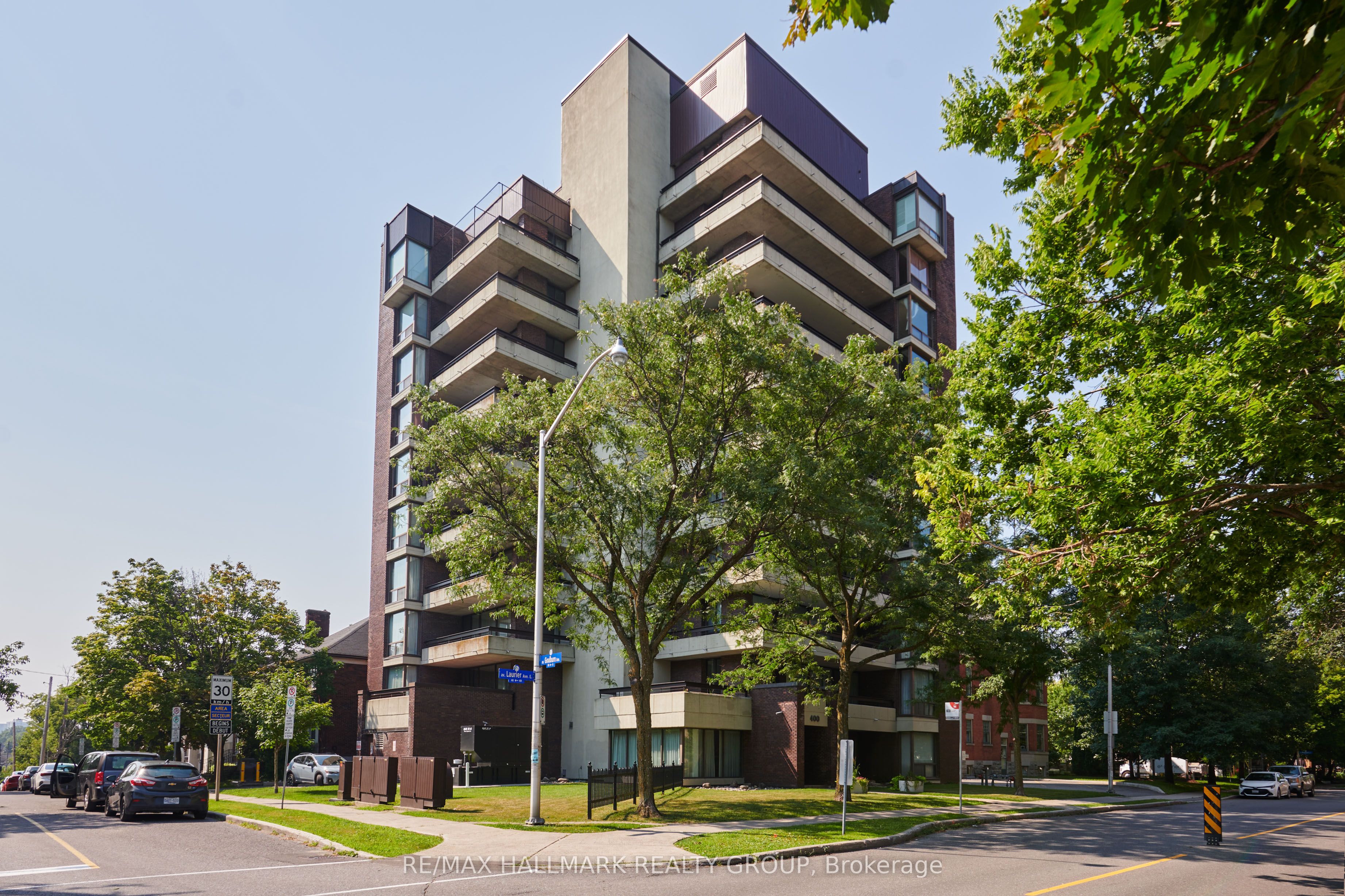 400 Laurier Avenue E 9a Property Photo 1