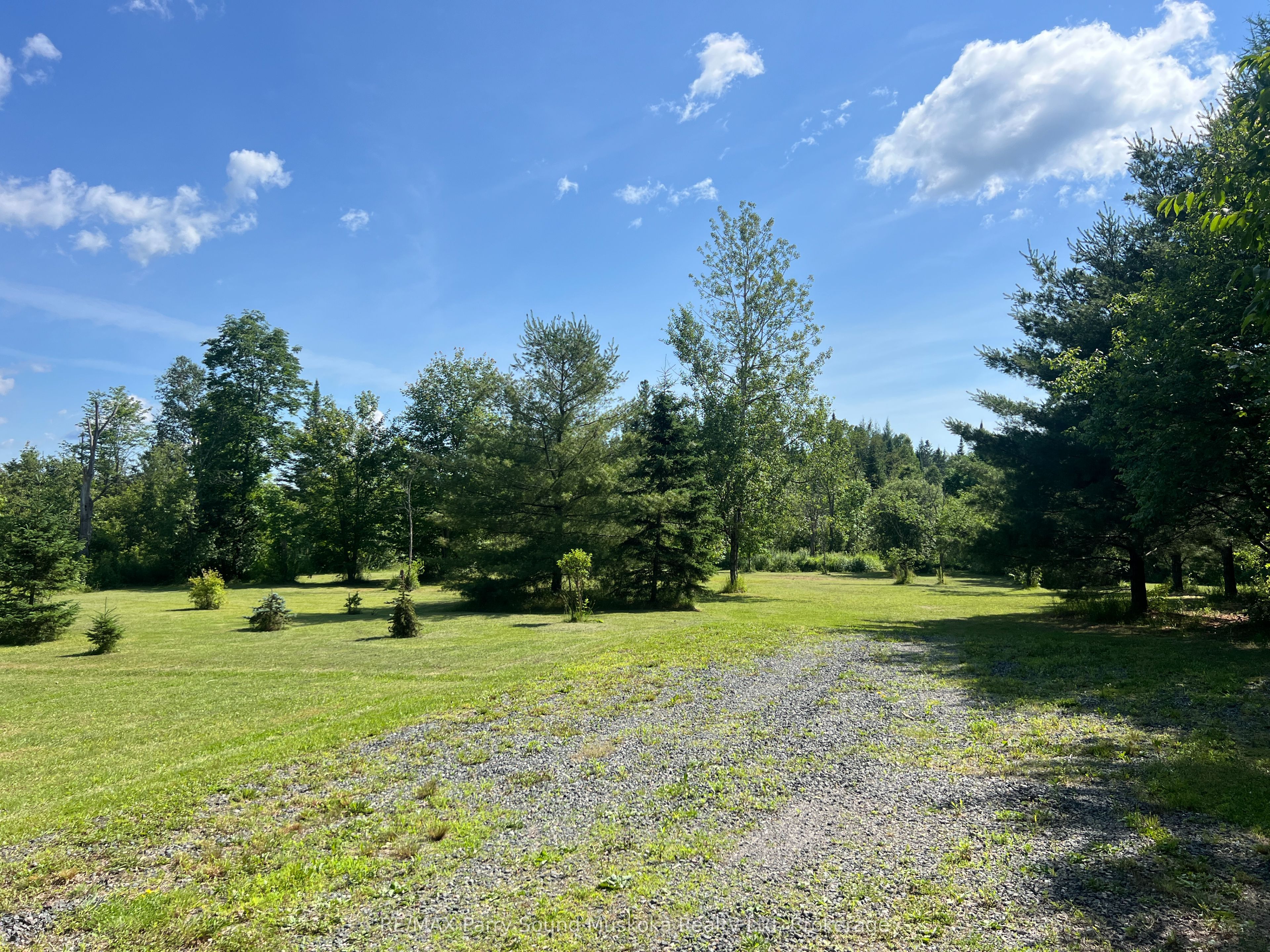 811 Centre Road Property Photo 2