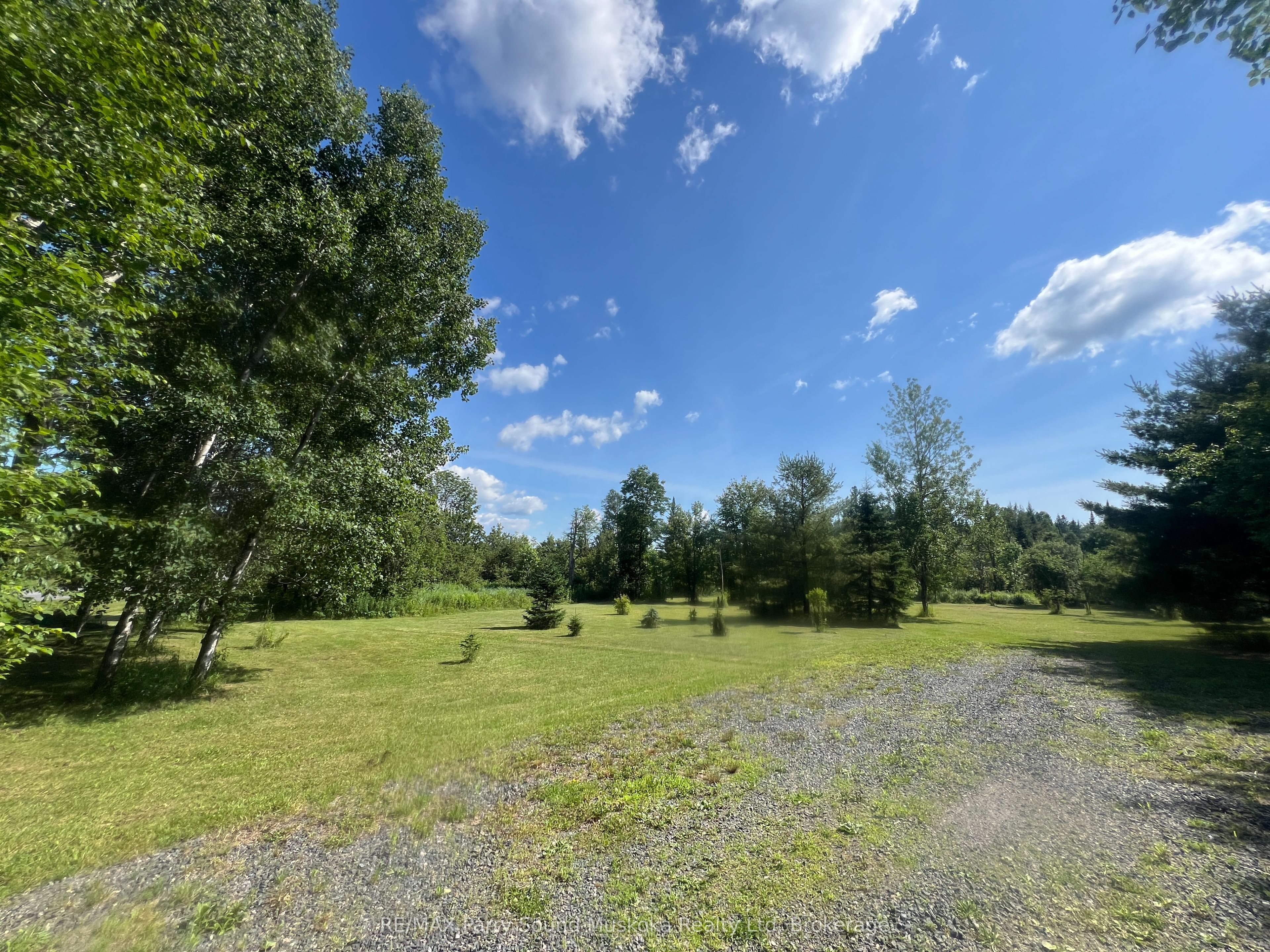 811 Centre Road Property Photo 4