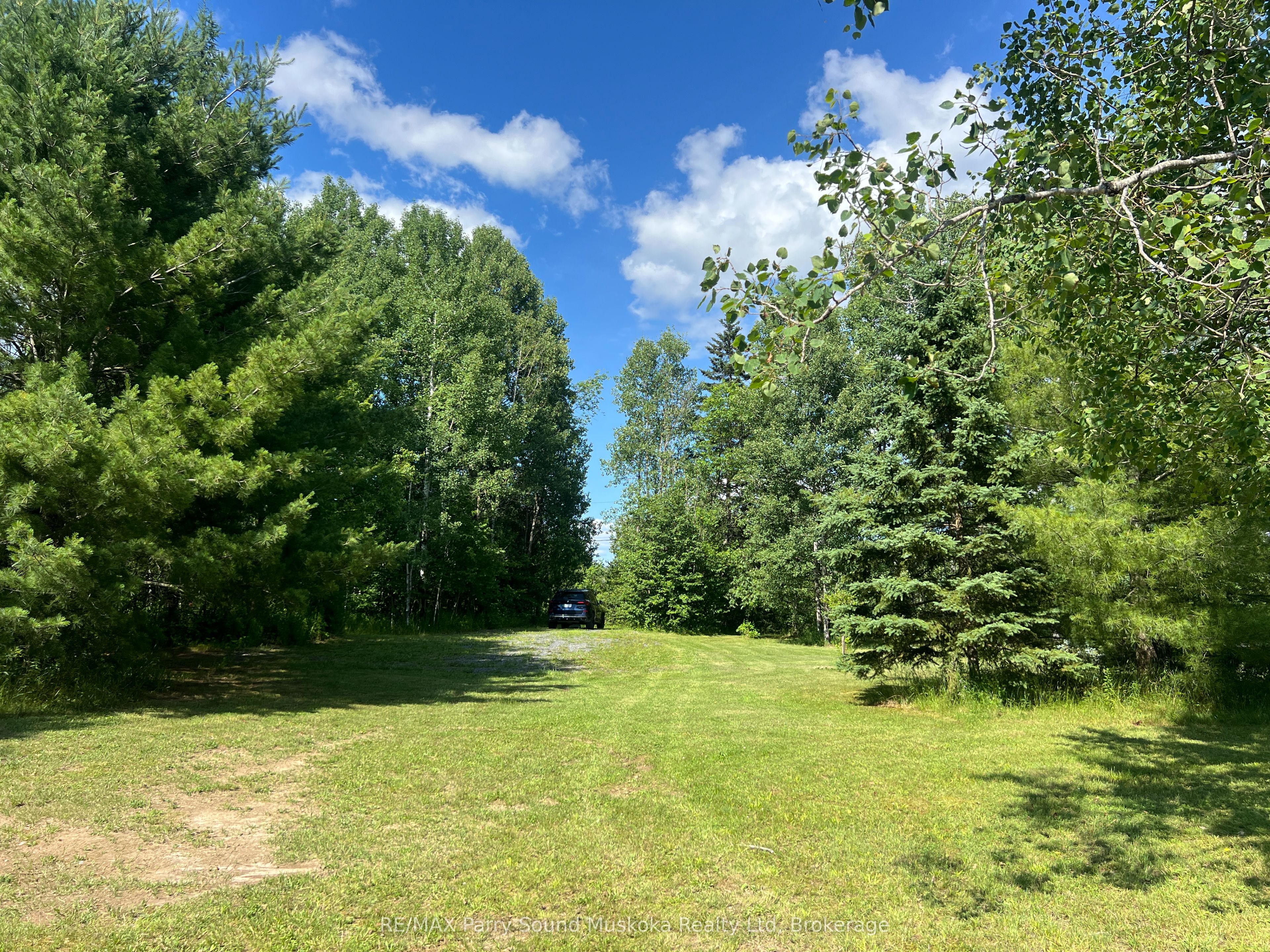 811 Centre Road Property Photo 6