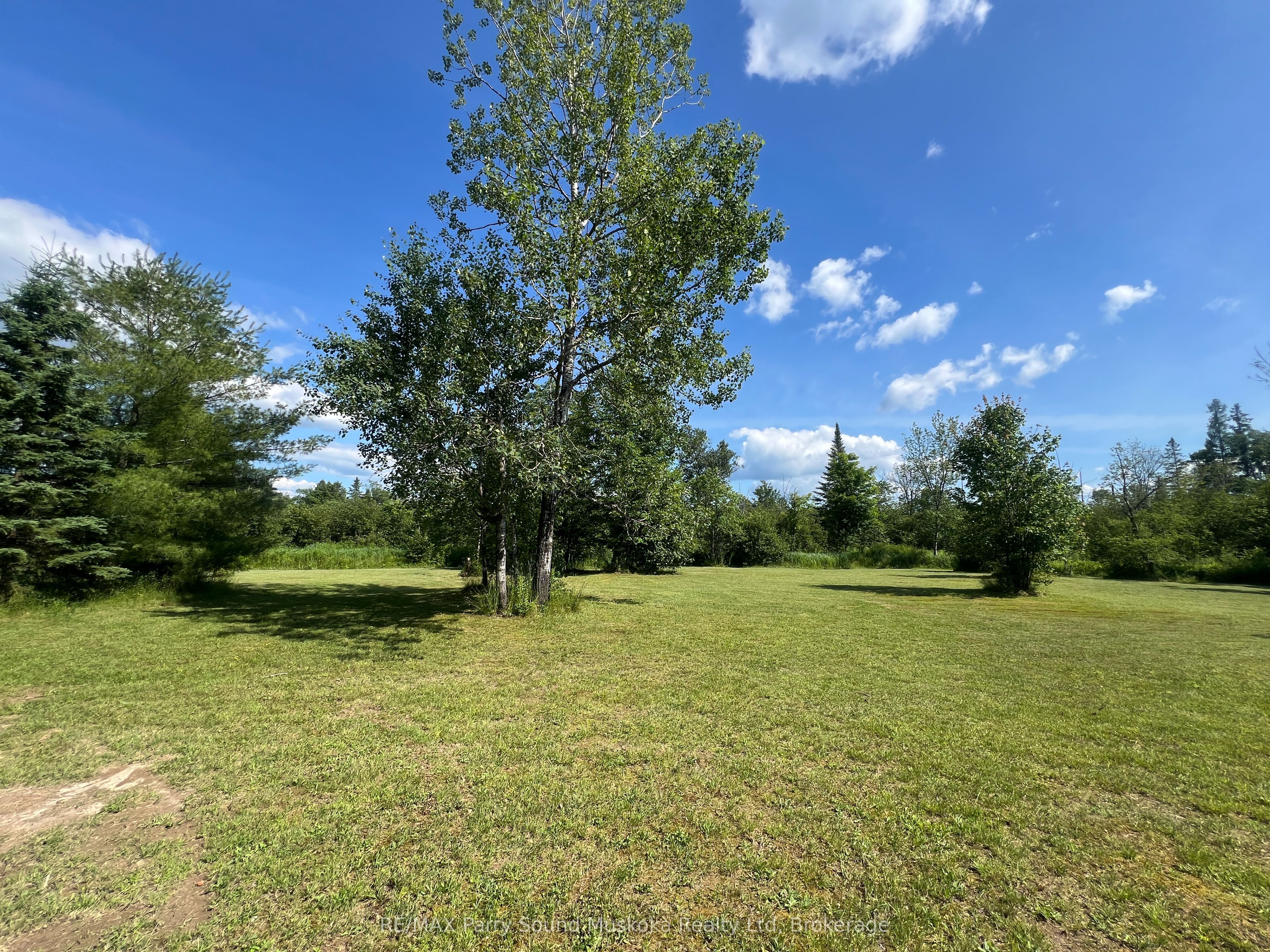 811 Centre Road Property Photo 9