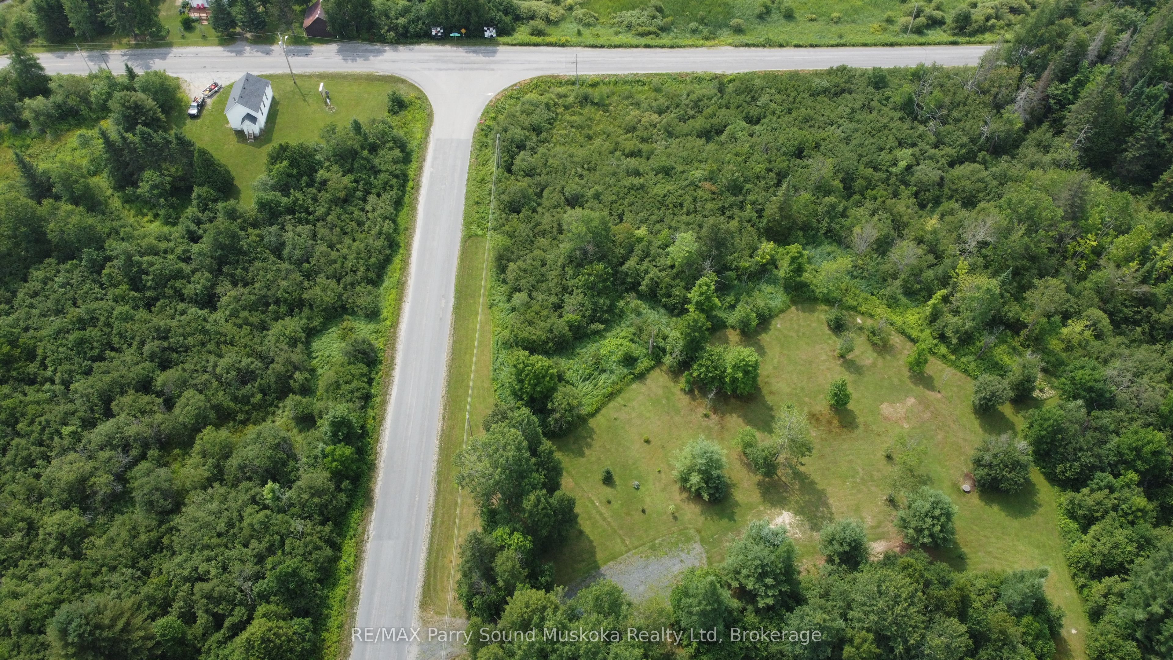 811 Centre Road Property Photo 18