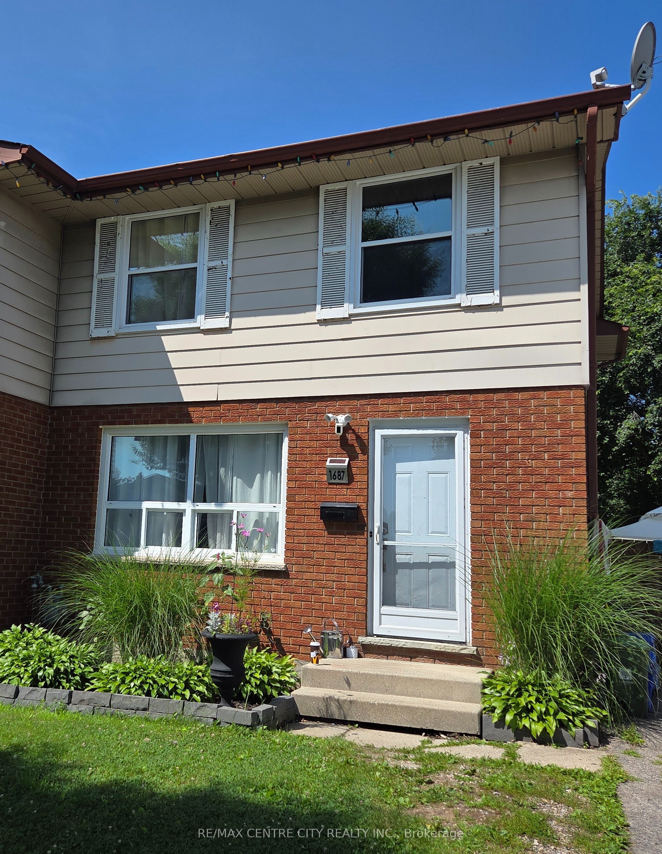 1687 Ernest Avenue Property Photo 1