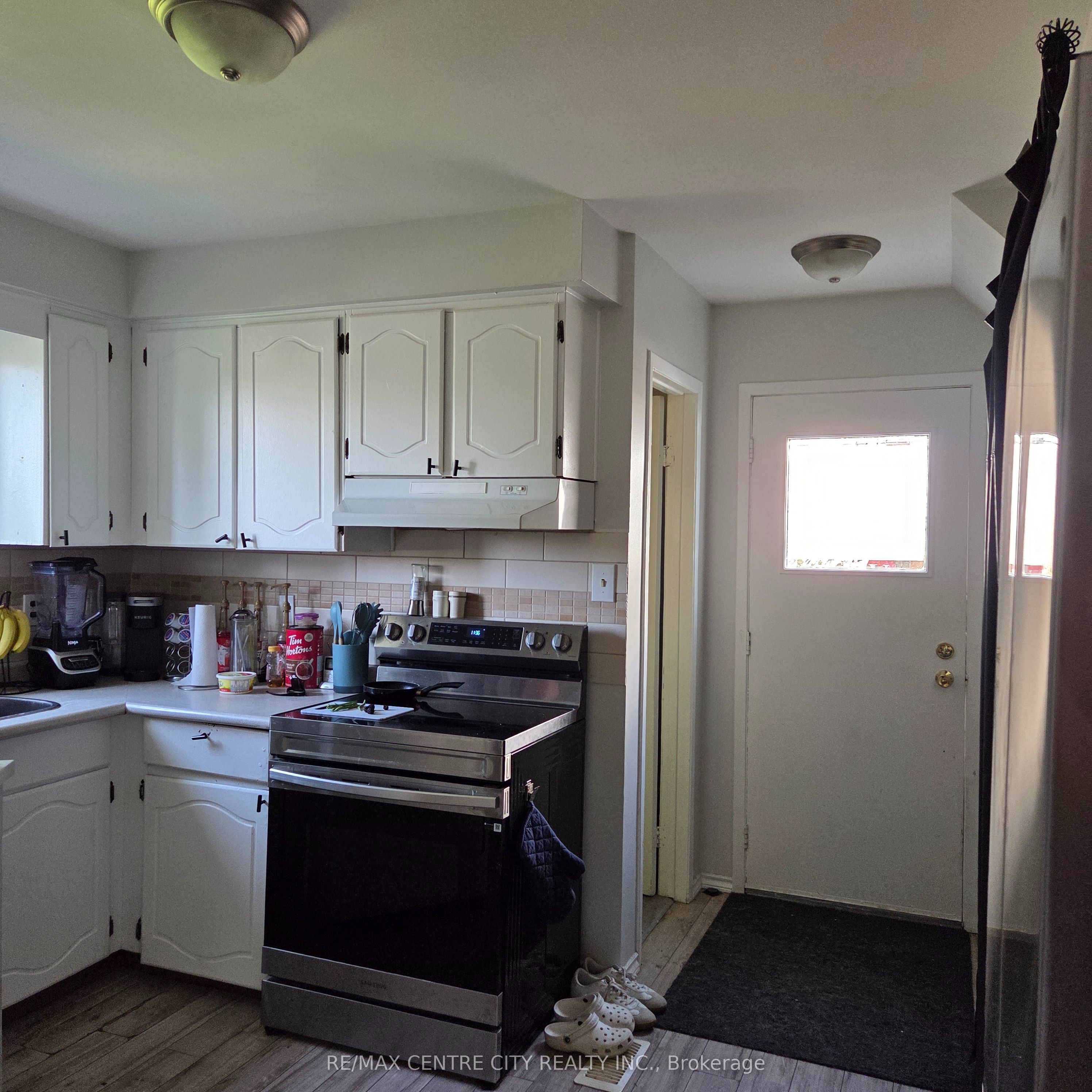 1687 Ernest Avenue Property Photo 2