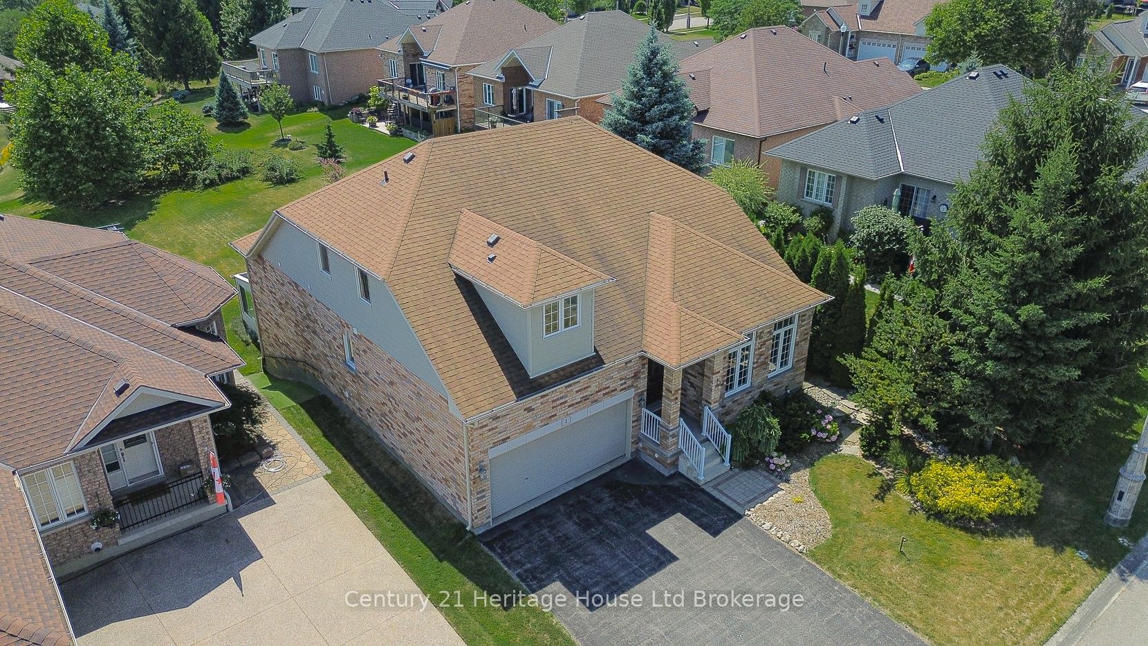 2 Green Gable Place Property Photo 4