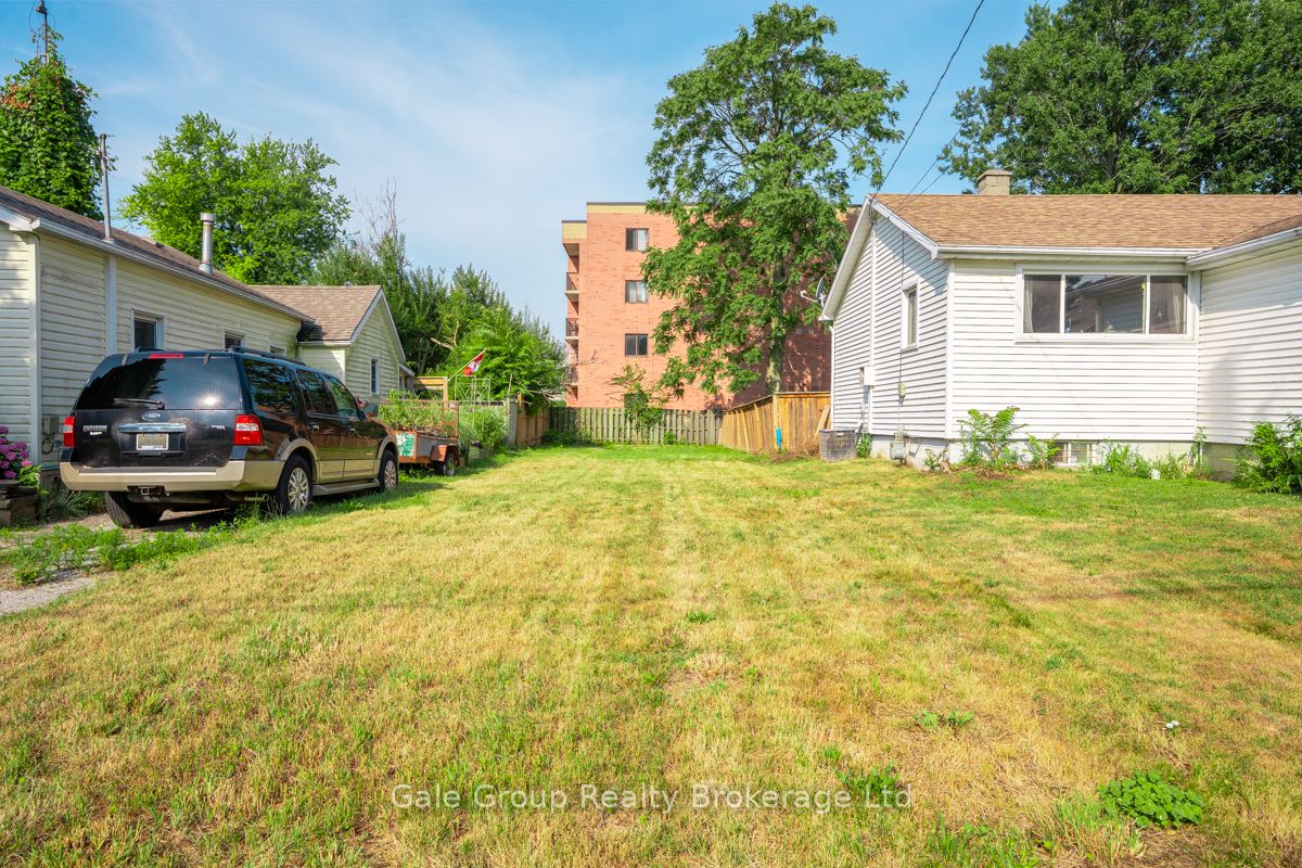 34 Prince St N Property Photo 3