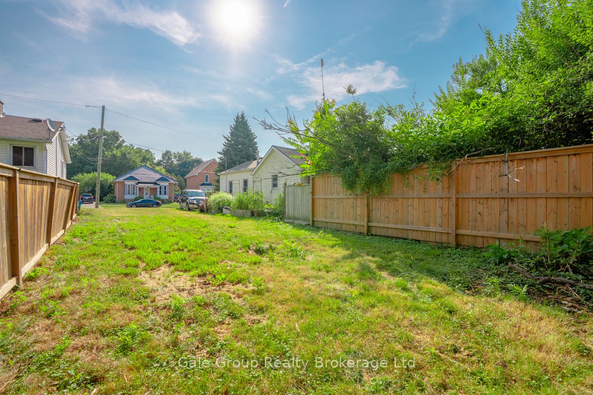 34 Prince St N Property Photo 5
