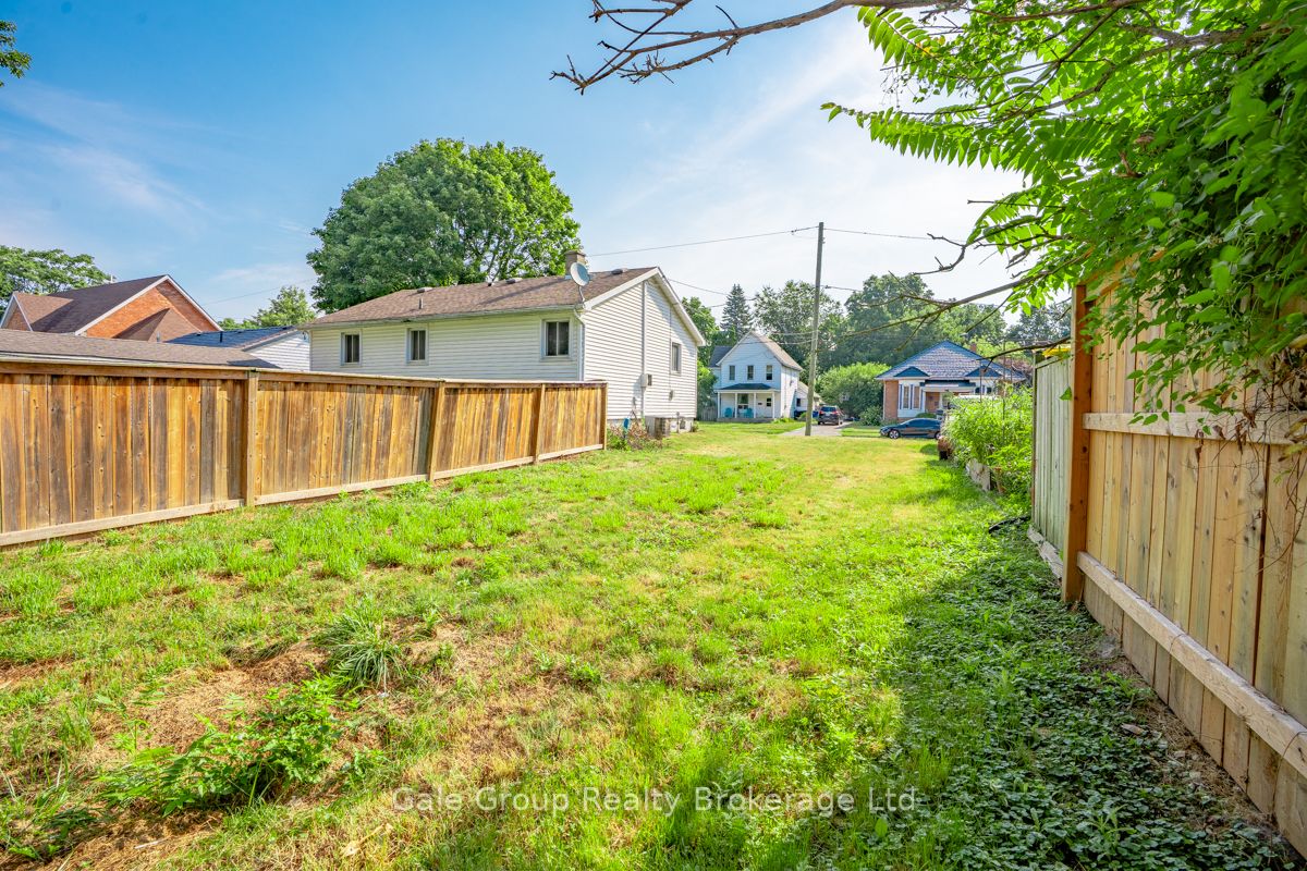 34 Prince St N Property Photo 6