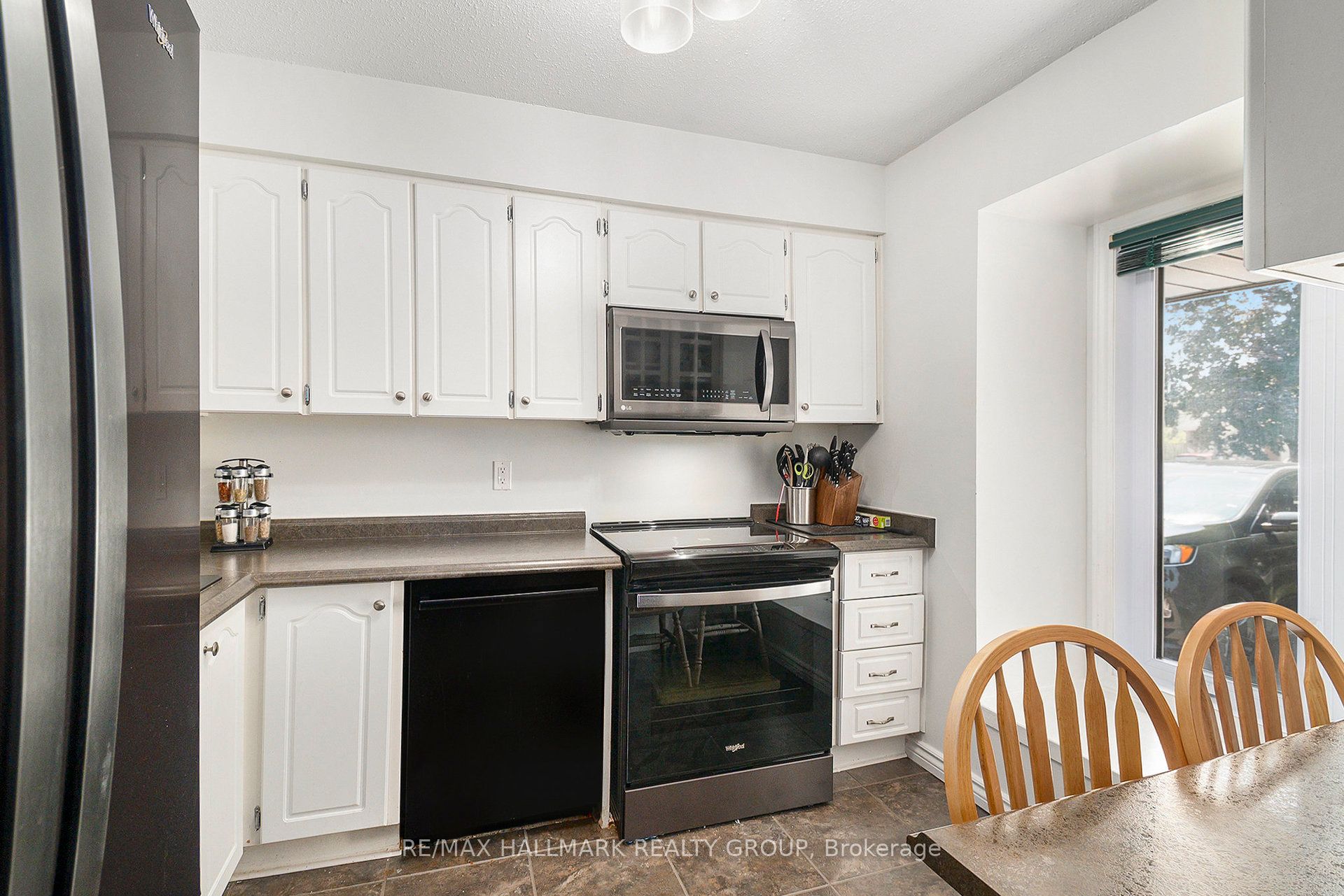 1641 Saxony Crescent Property Photo 5