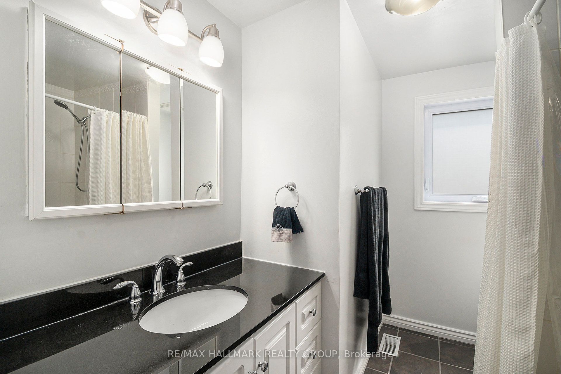 1641 Saxony Crescent Property Photo 14