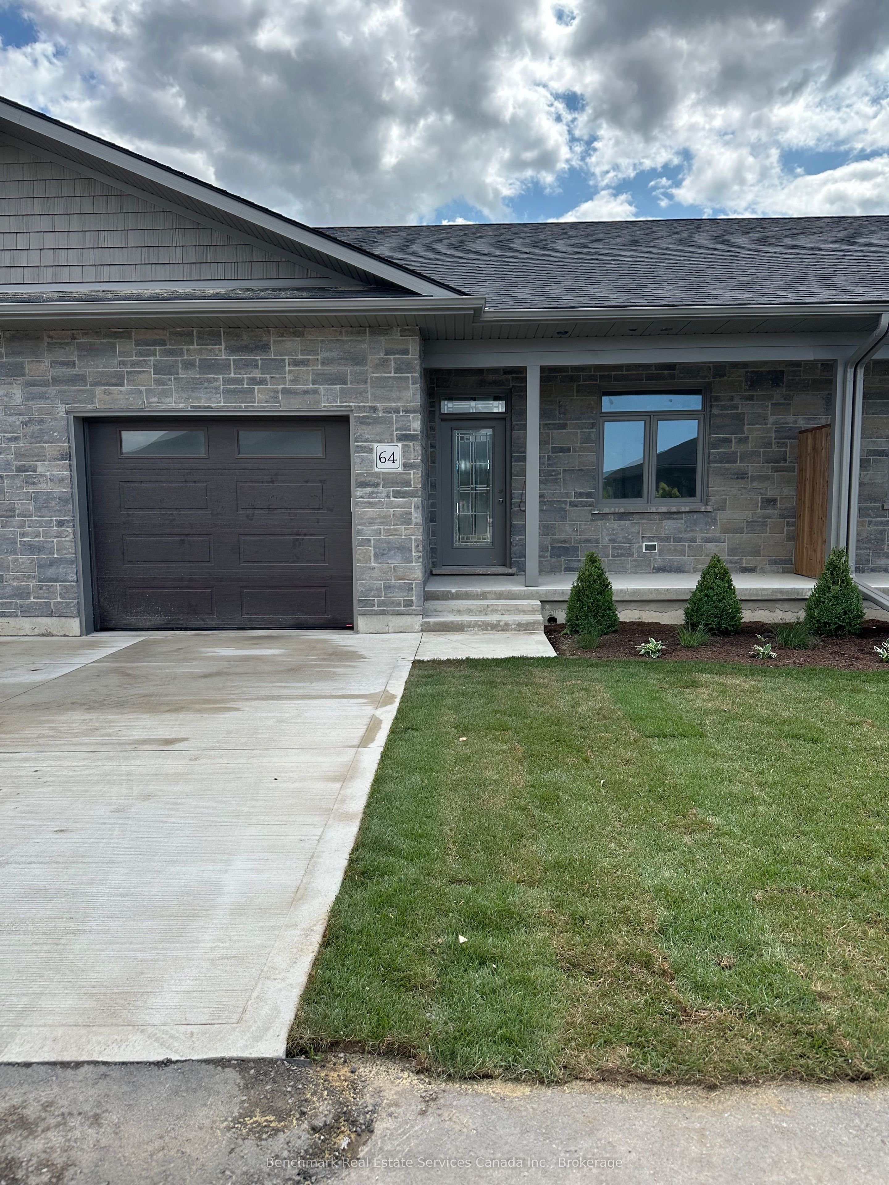 64 Cavalier Crescent Property Photo 1