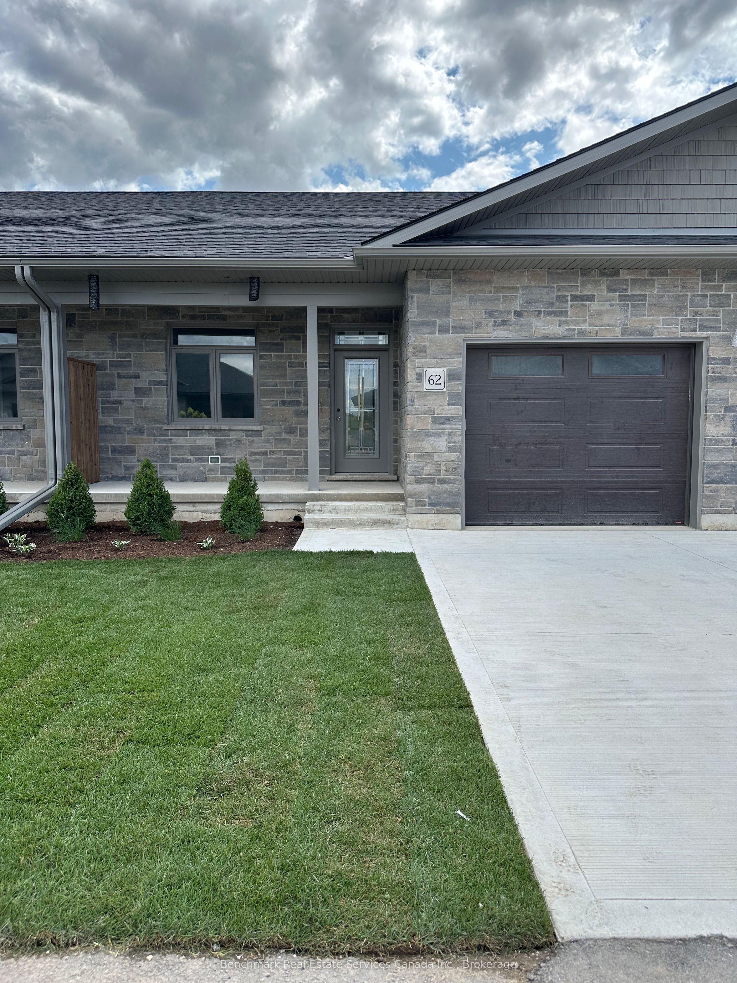 62 Cavalier Crescent Property Photo 1