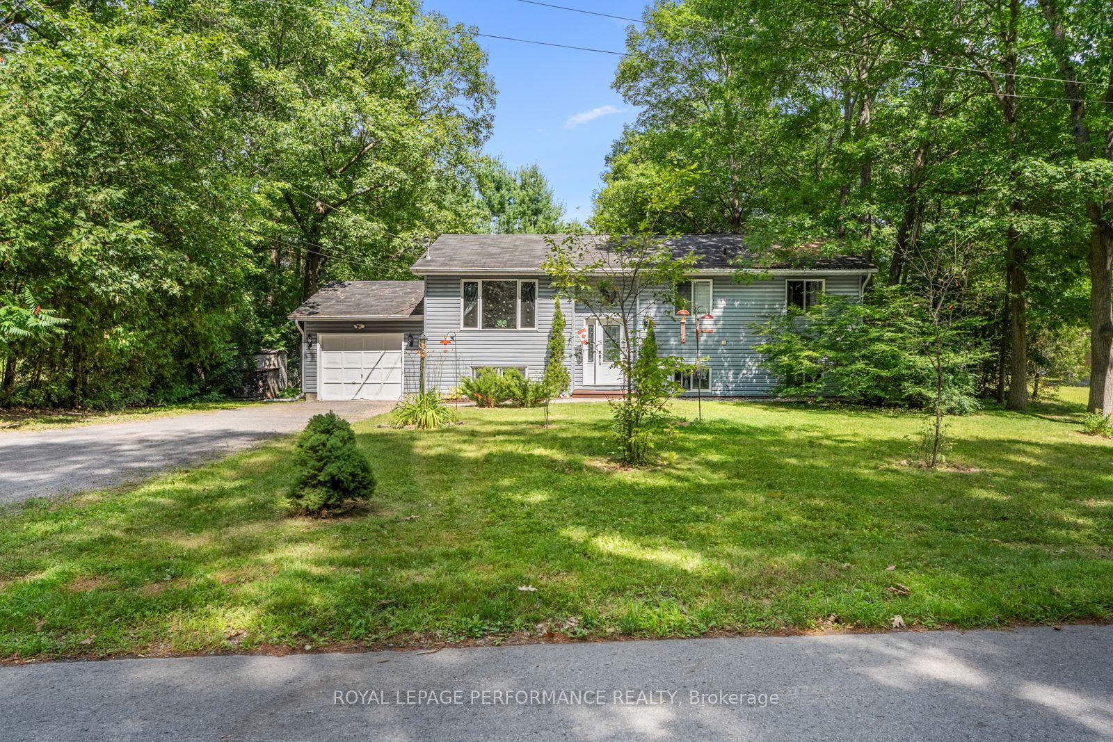 140 Holiday Dr Property Photo 1