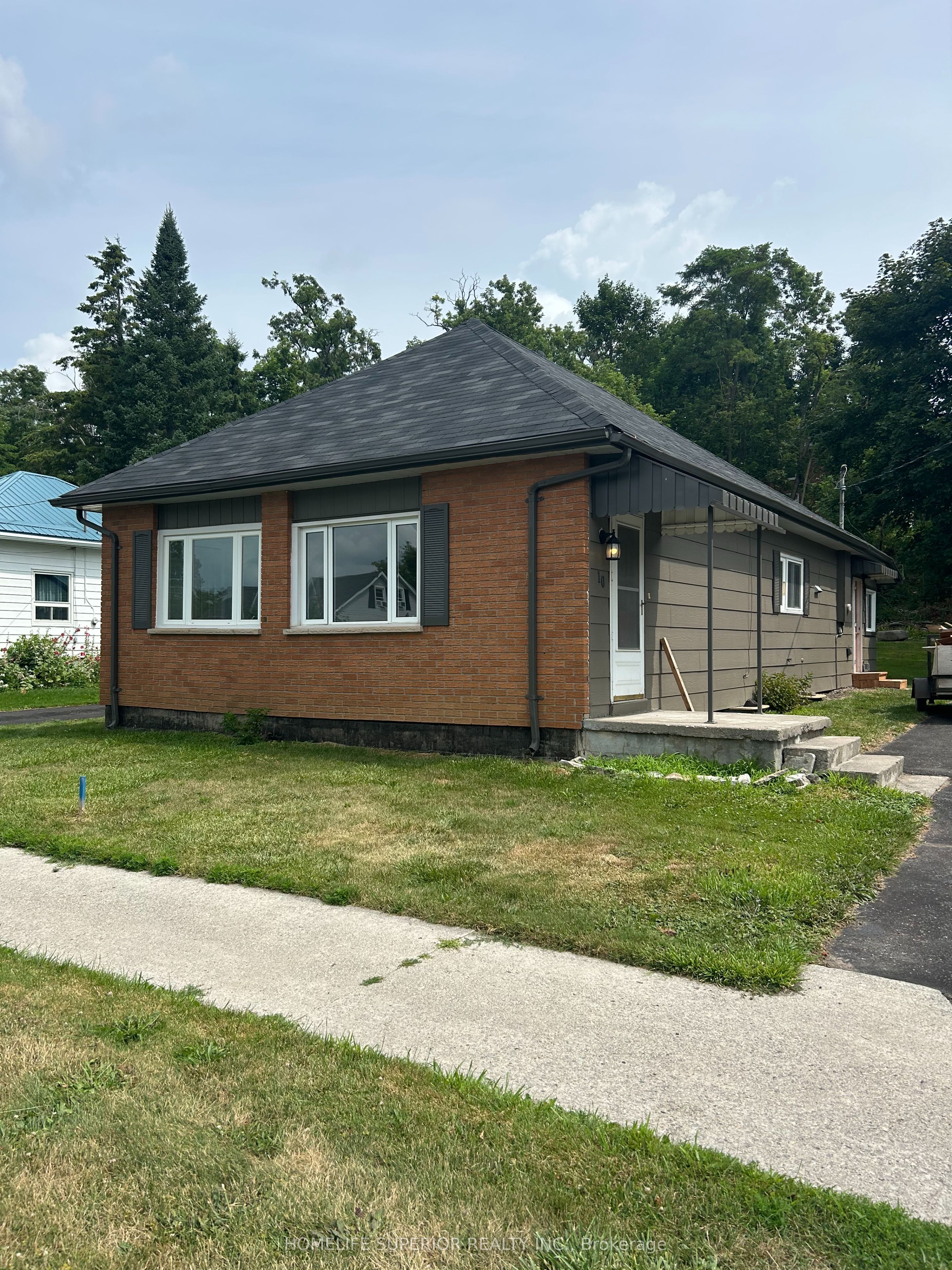 10 Main Street N Property Photo 1