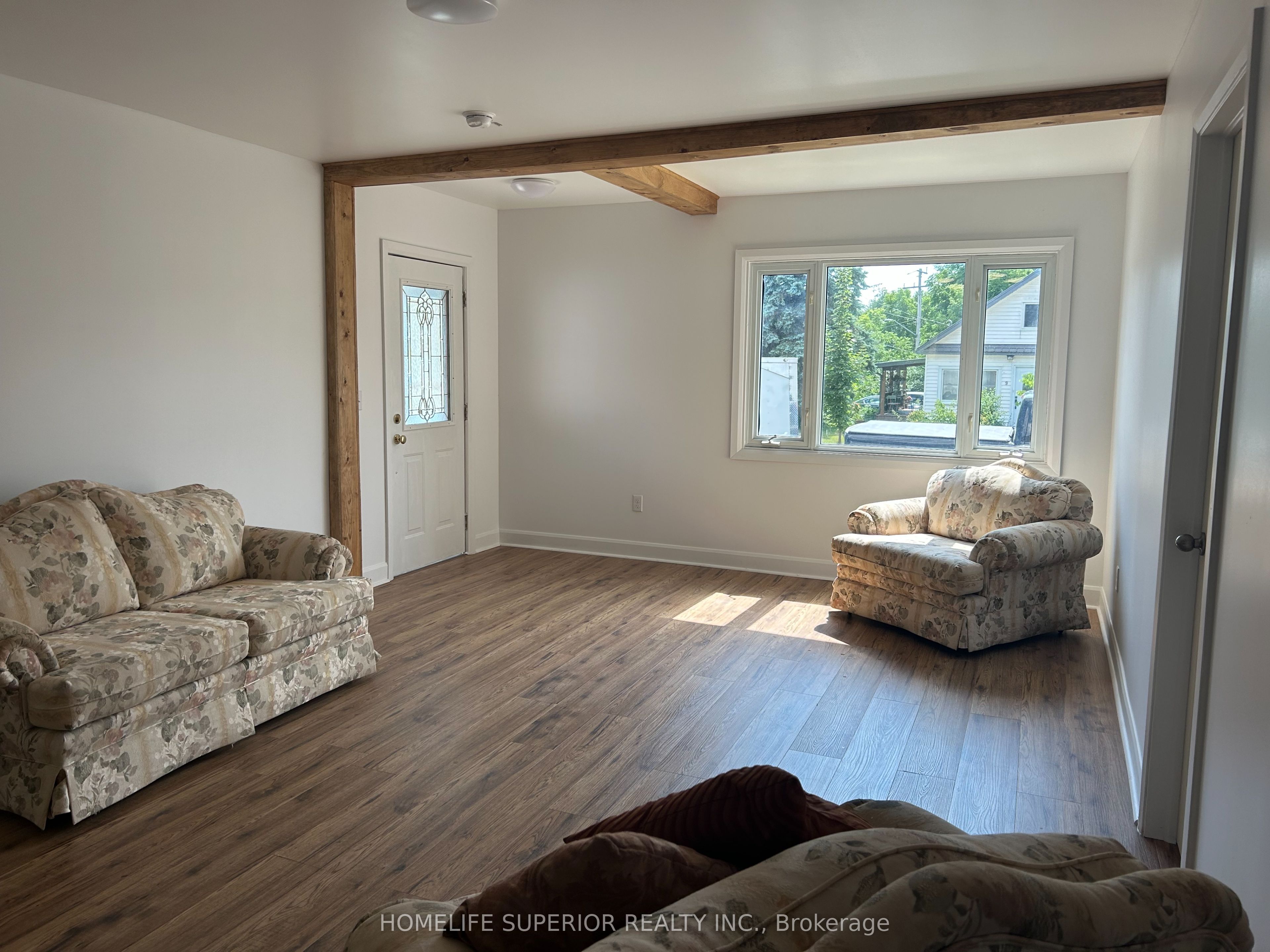 10 Main Street N Property Photo 2