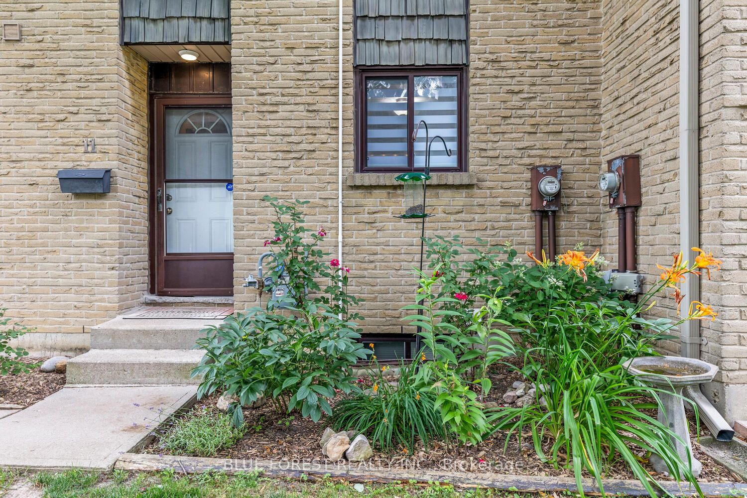 460 Southdale Rd E Property Photo 1