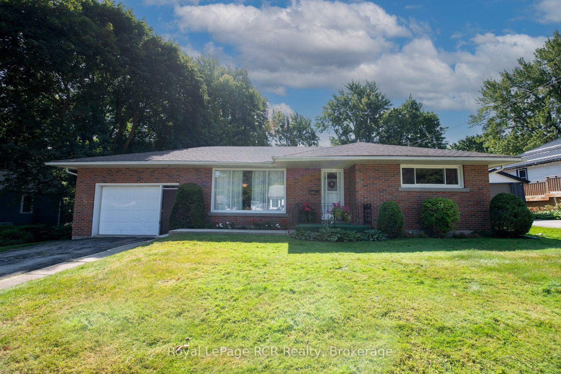 258 Birmingham St W Property Photo 1