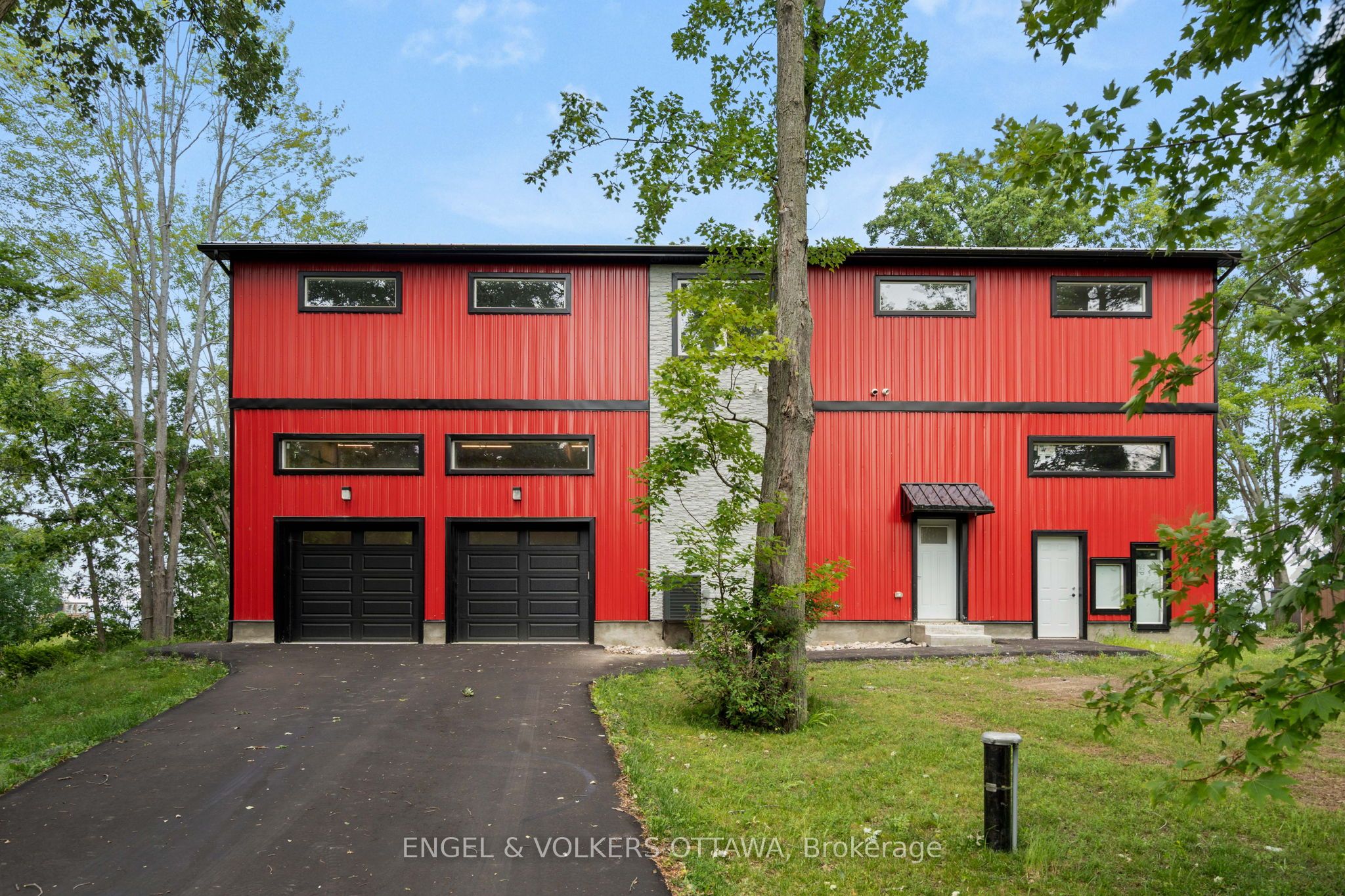 866 Bayview Dr Property Photo 1