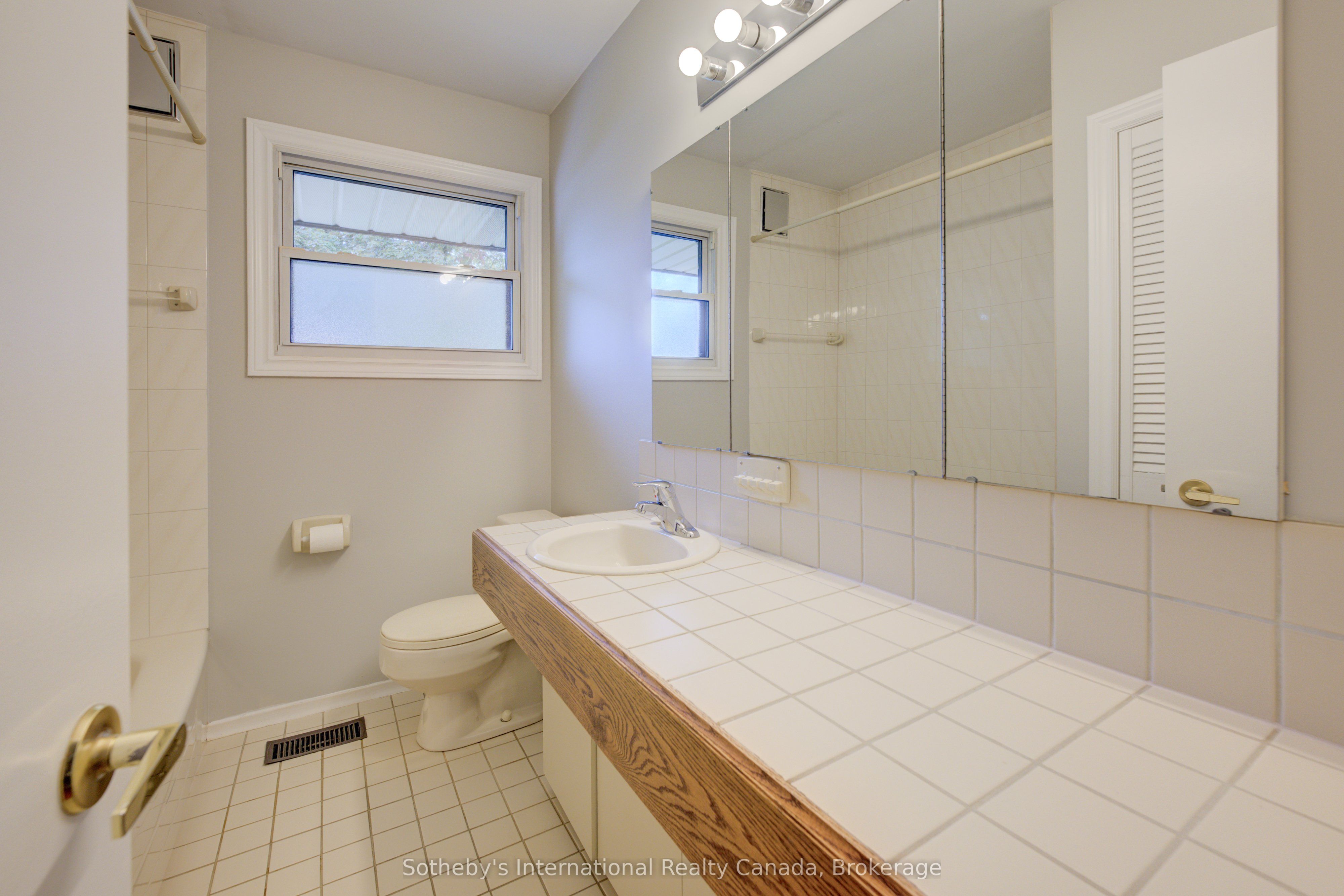 155 Gatewood Road Property Photo 13