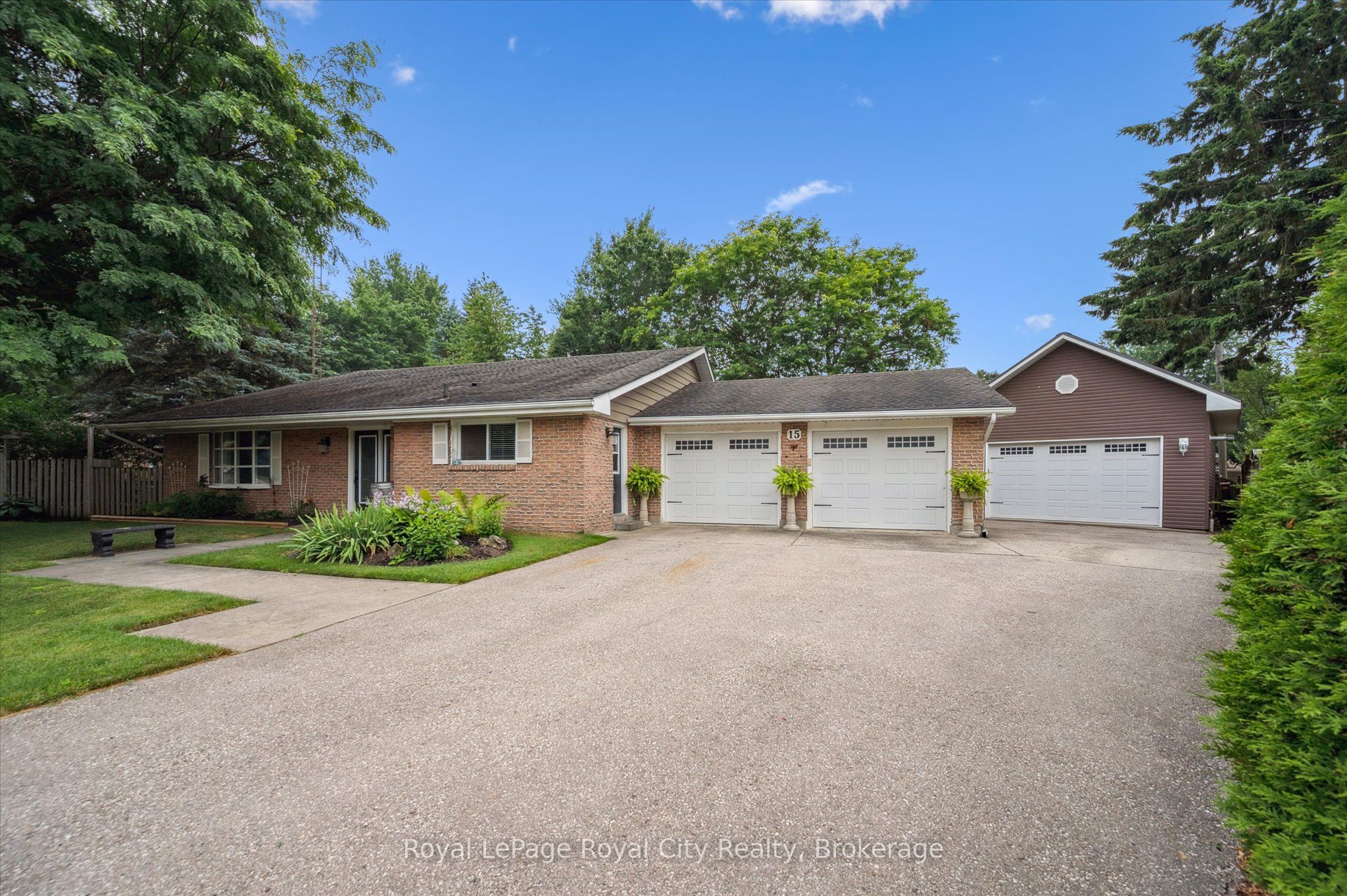 15 Wellington Drive Property Photo 1