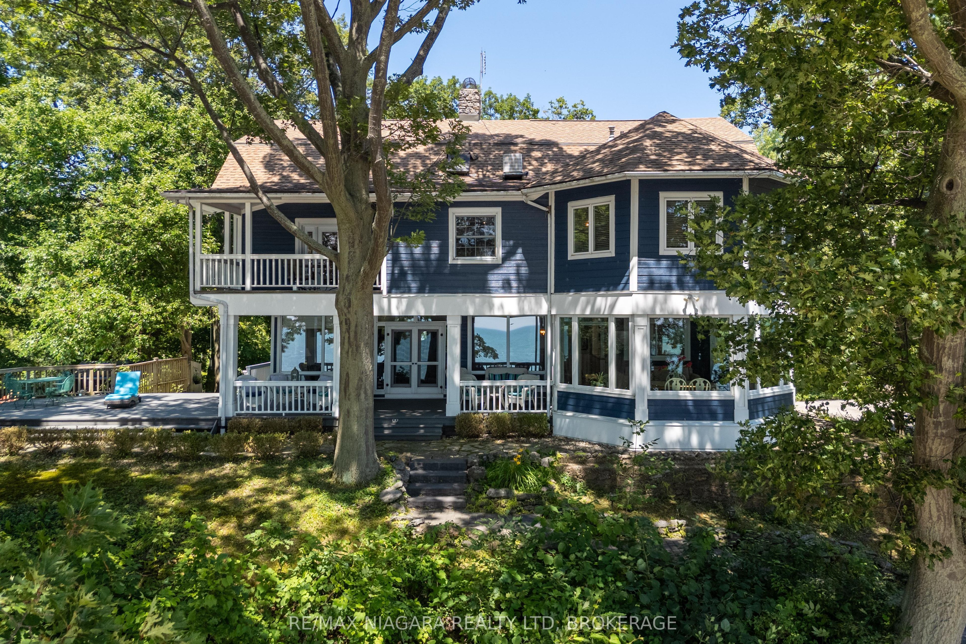 1661 Macdonald Drive Property Photo 1