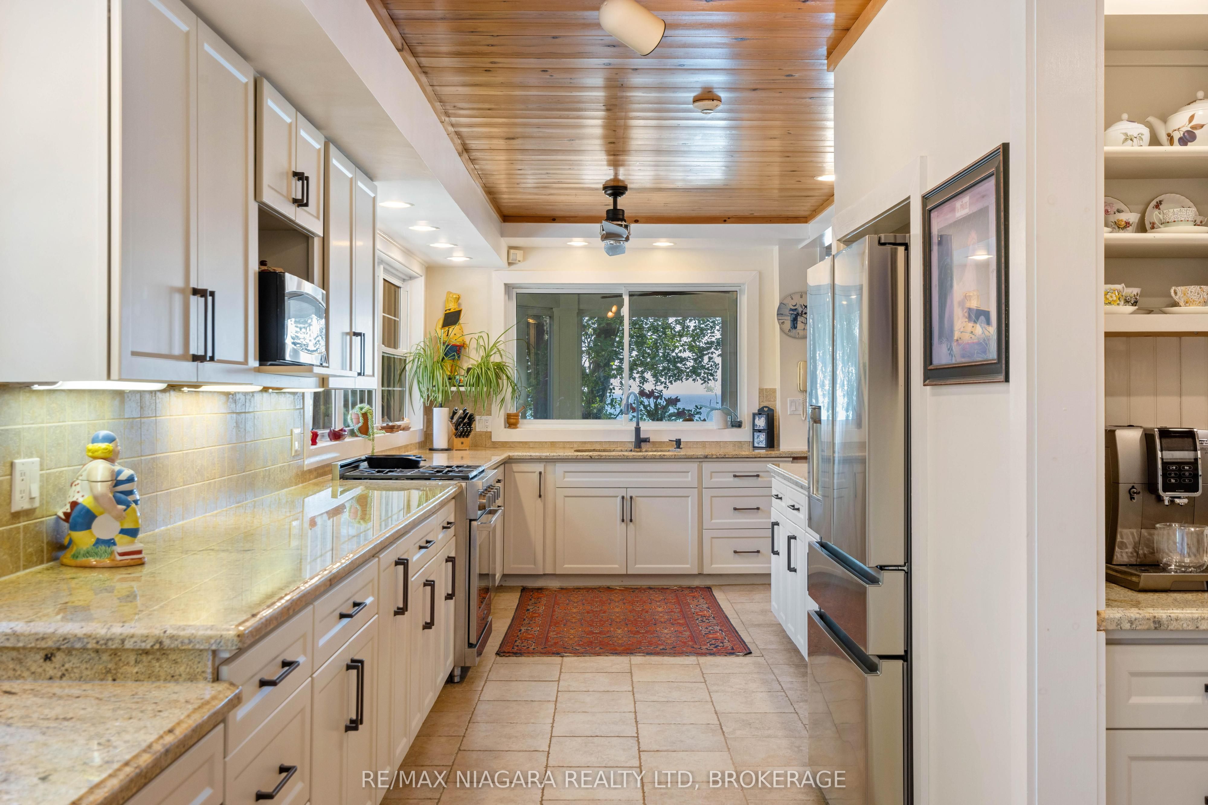 1661 Macdonald Drive Property Photo 17