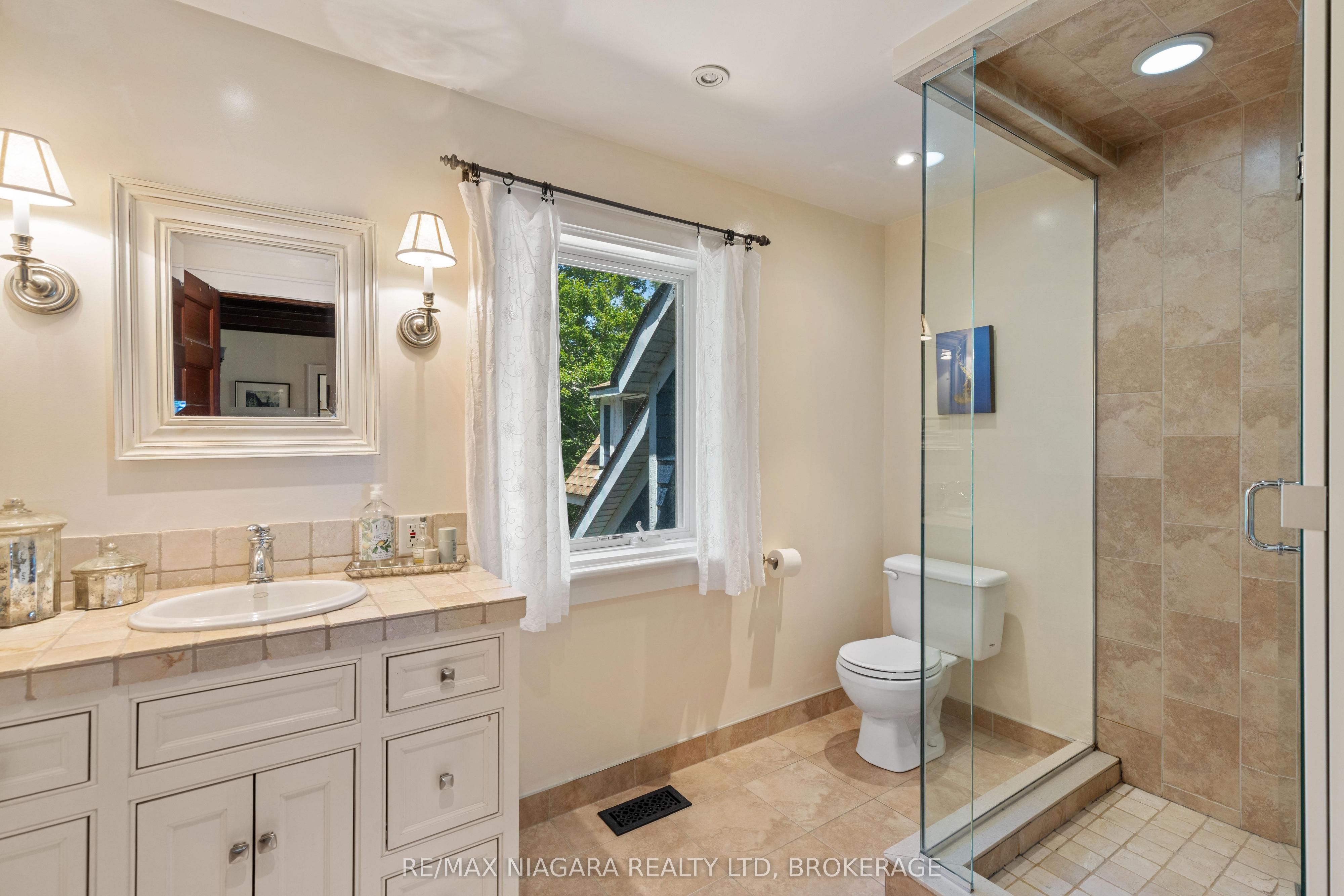 1661 Macdonald Drive Property Photo 28