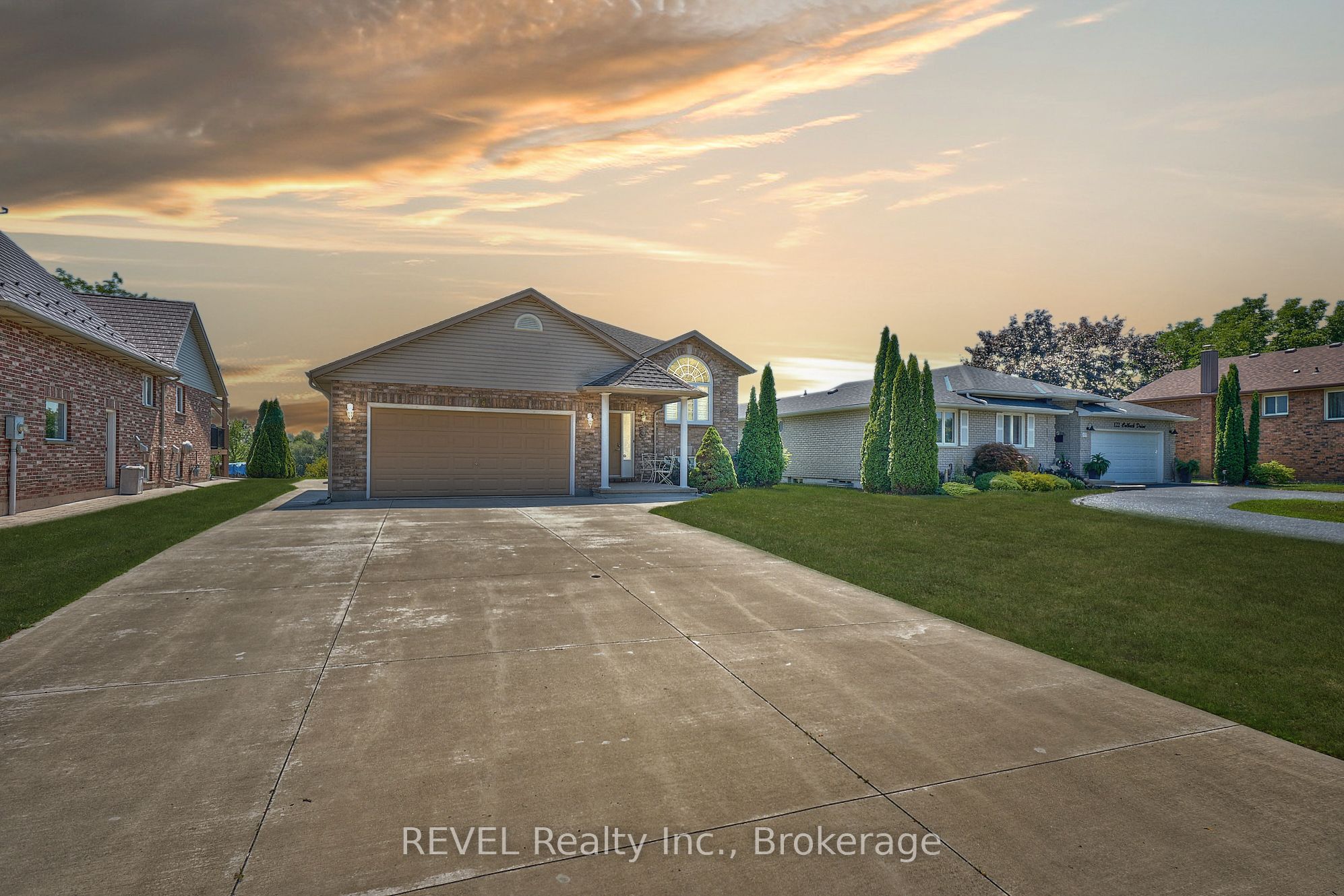 118 Colbeck Drive Property Photo 1