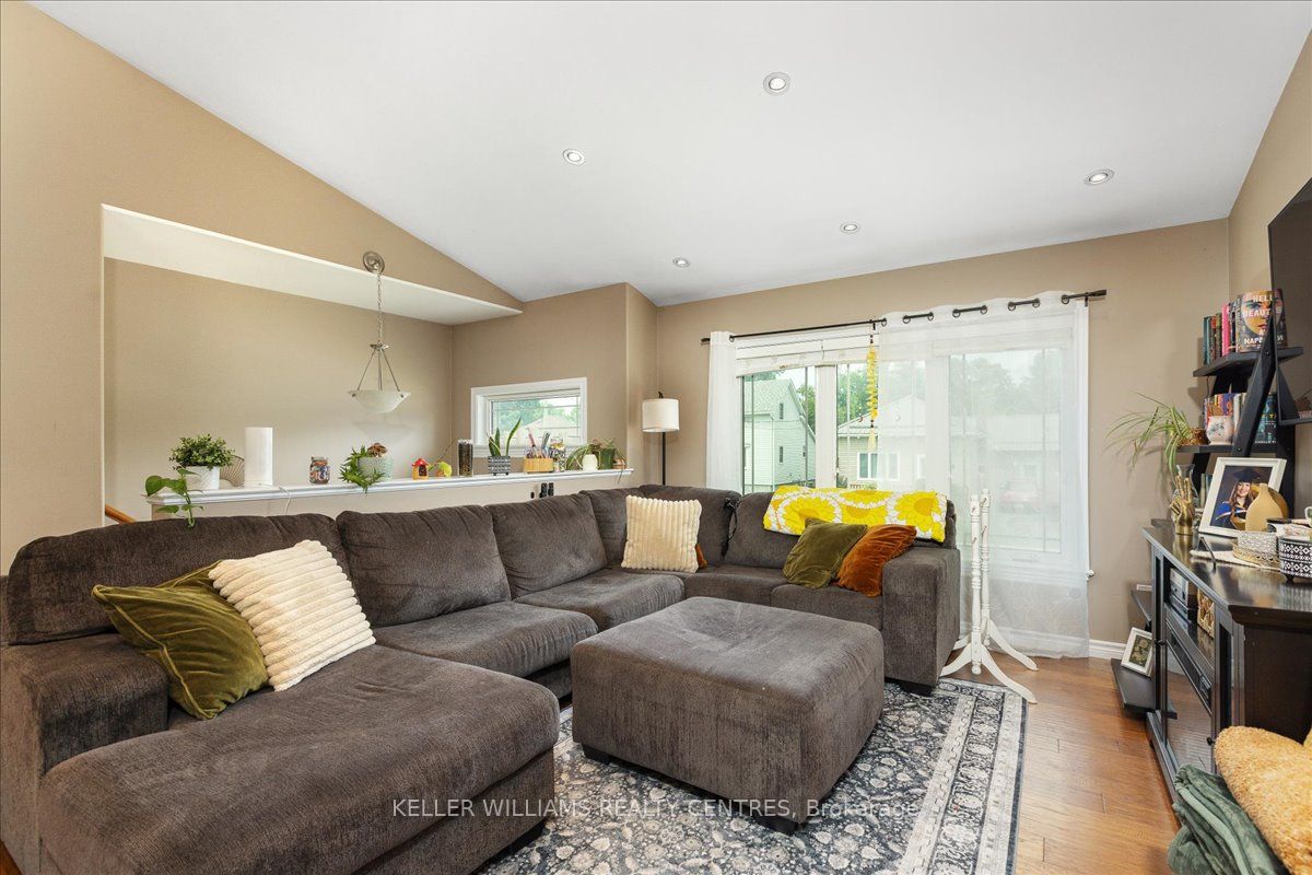 31 Durham Street E Property Photo 6