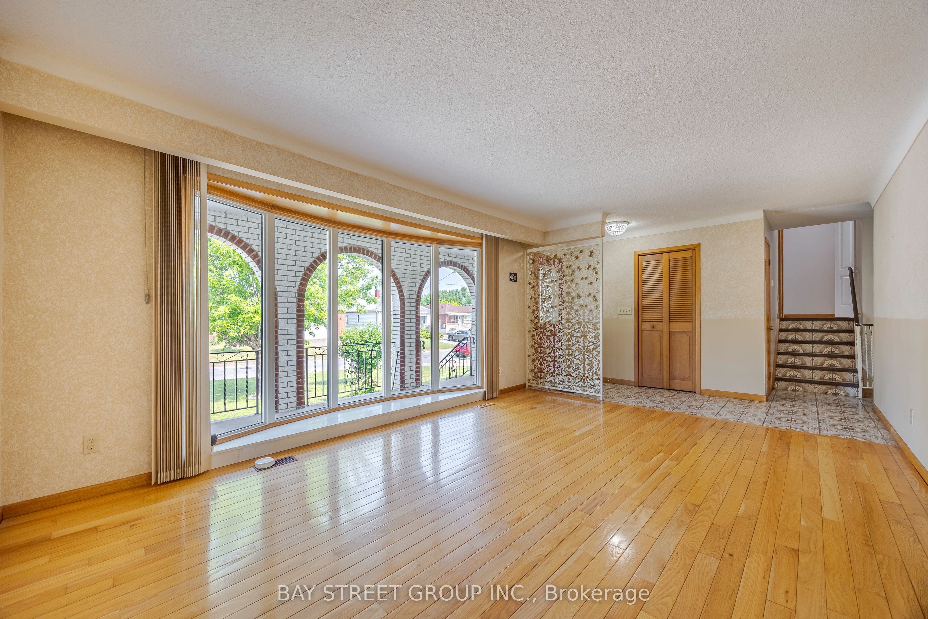 29 West Street N Property Photo 6