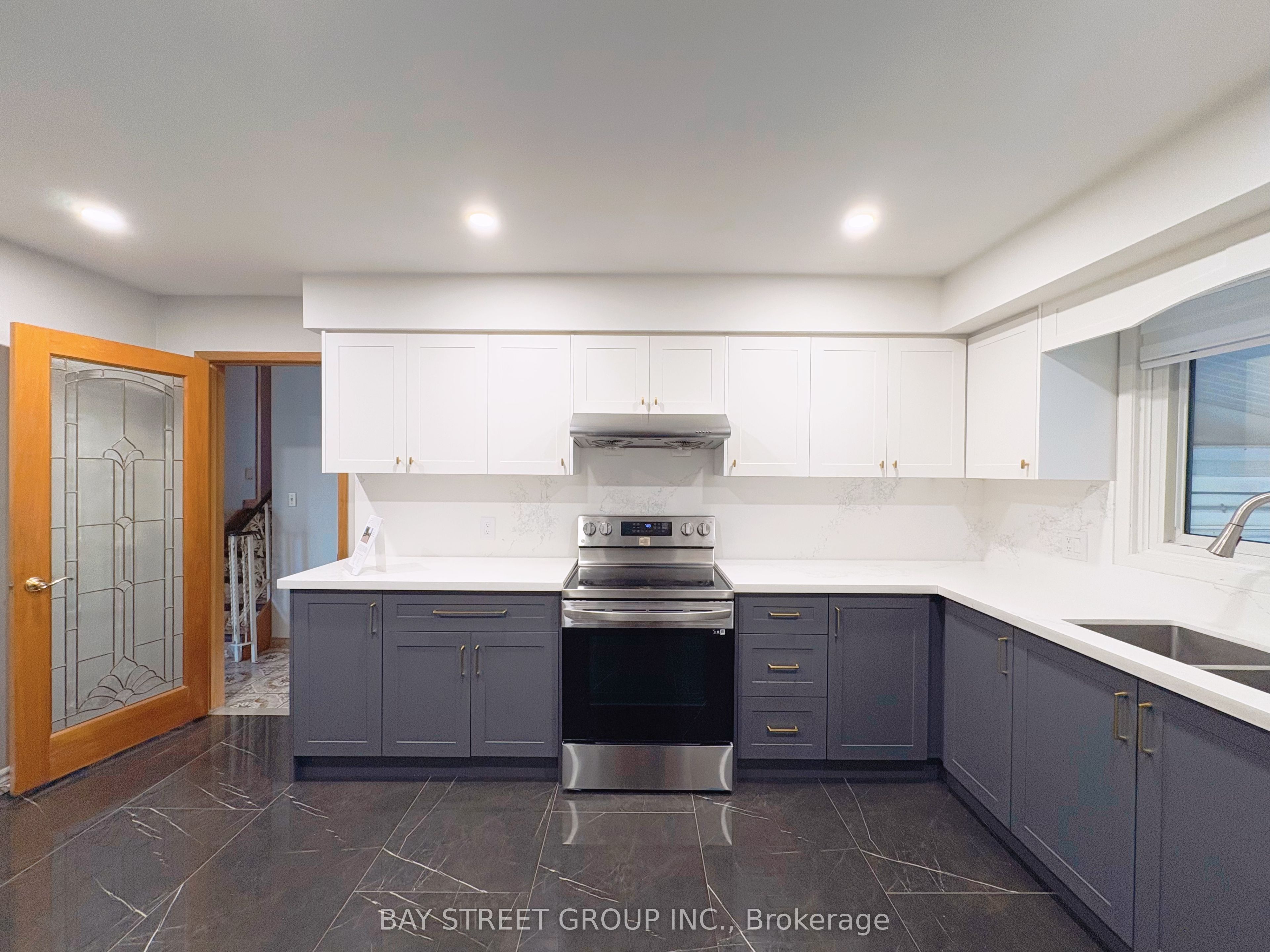 29 West Street N Property Photo 8