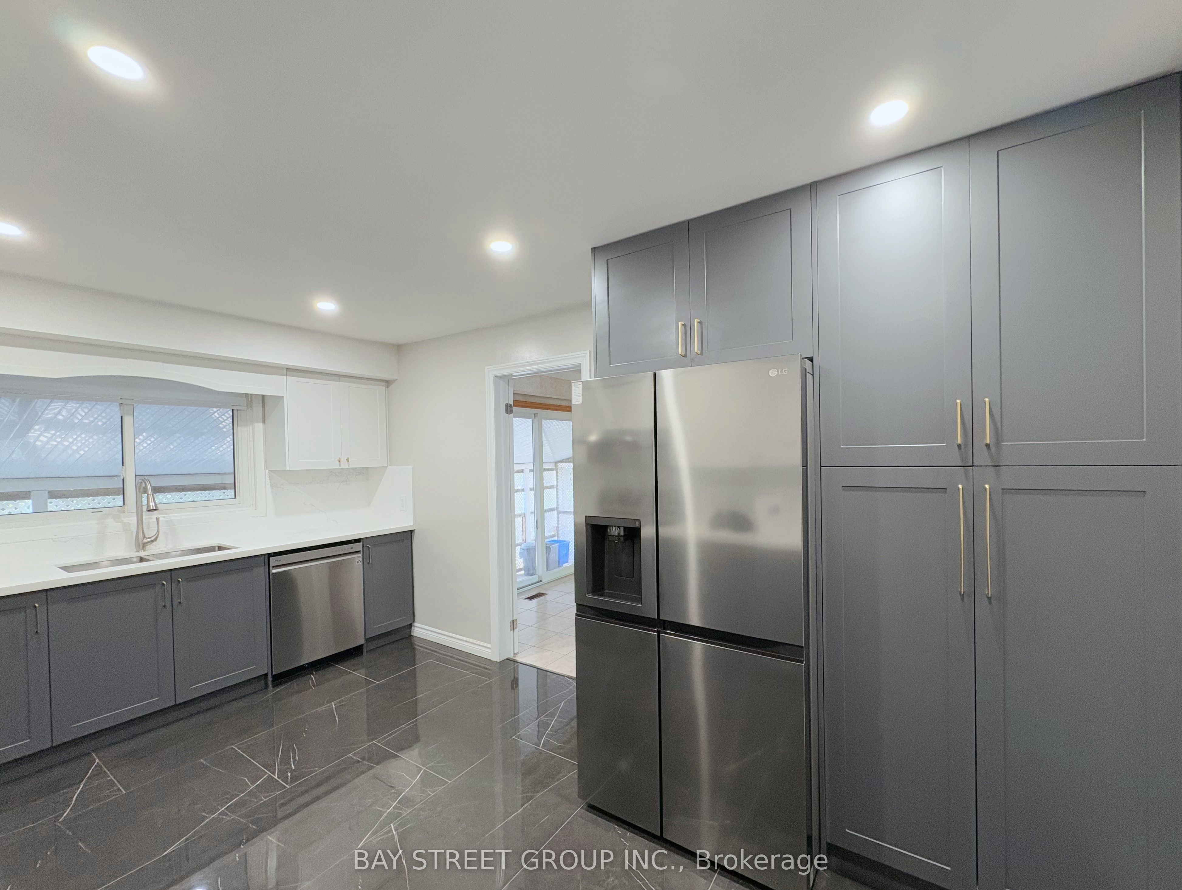 29 West Street N Property Photo 9