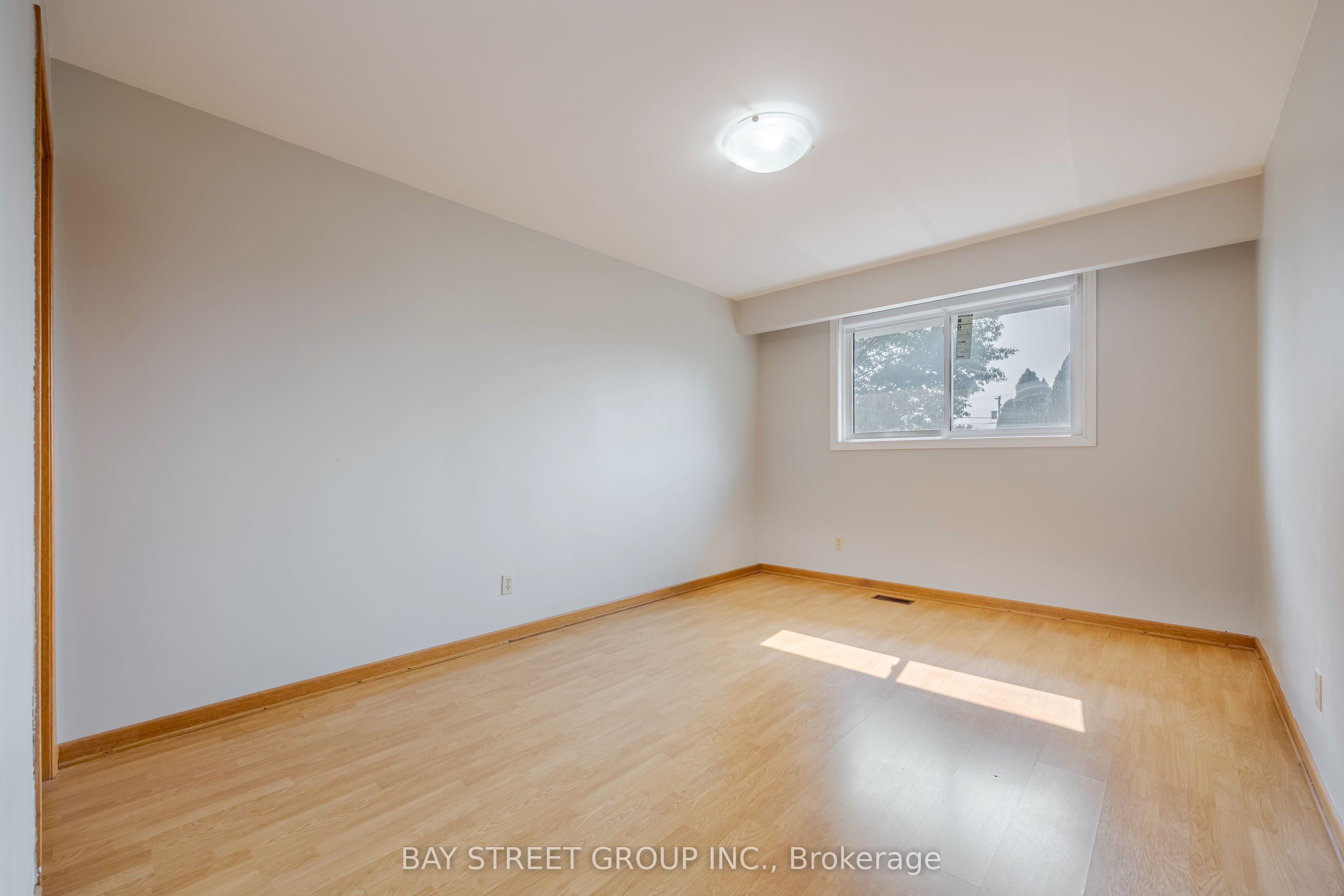 29 West Street N Property Photo 13