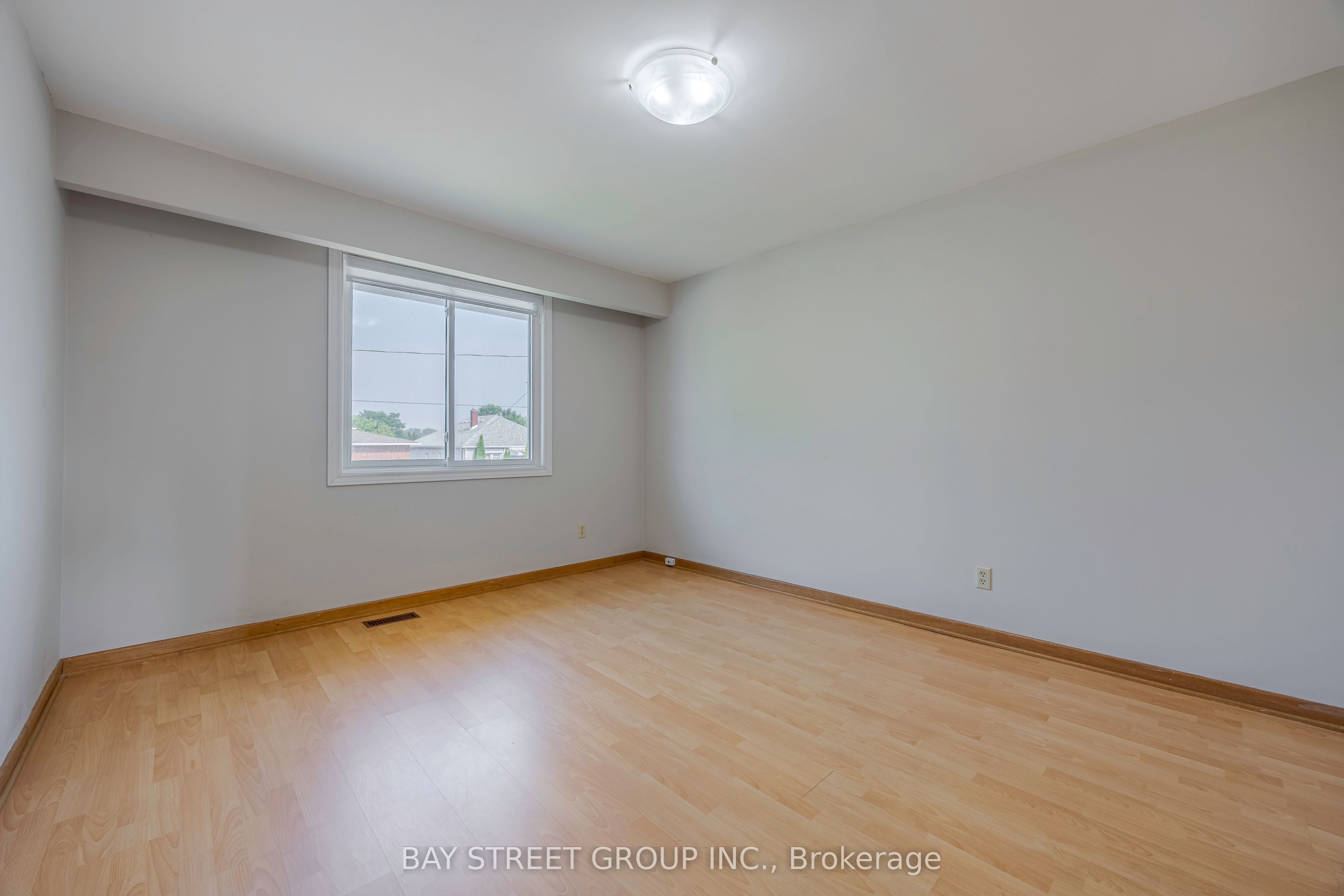 29 West Street N Property Photo 15