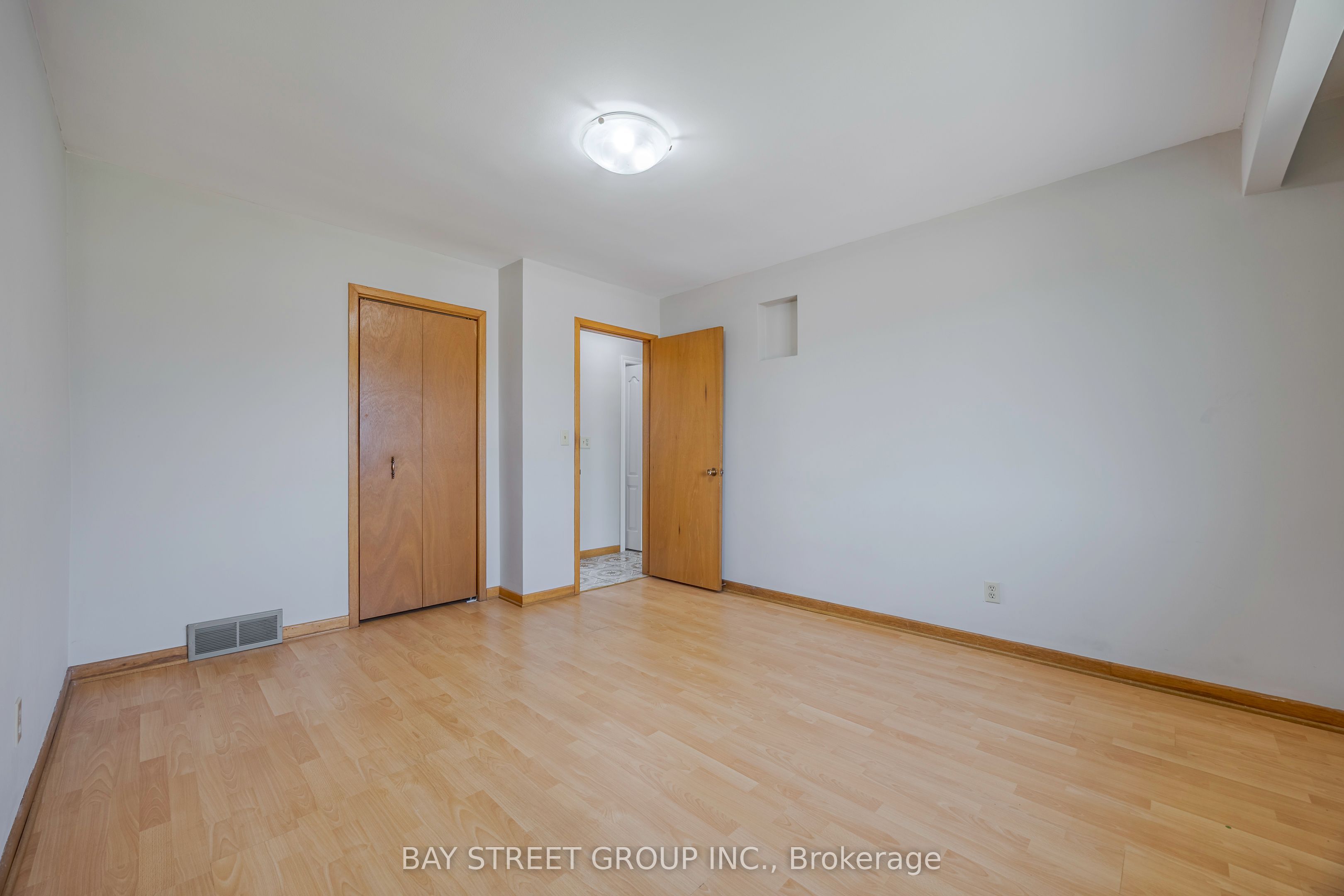 29 West Street N Property Photo 16