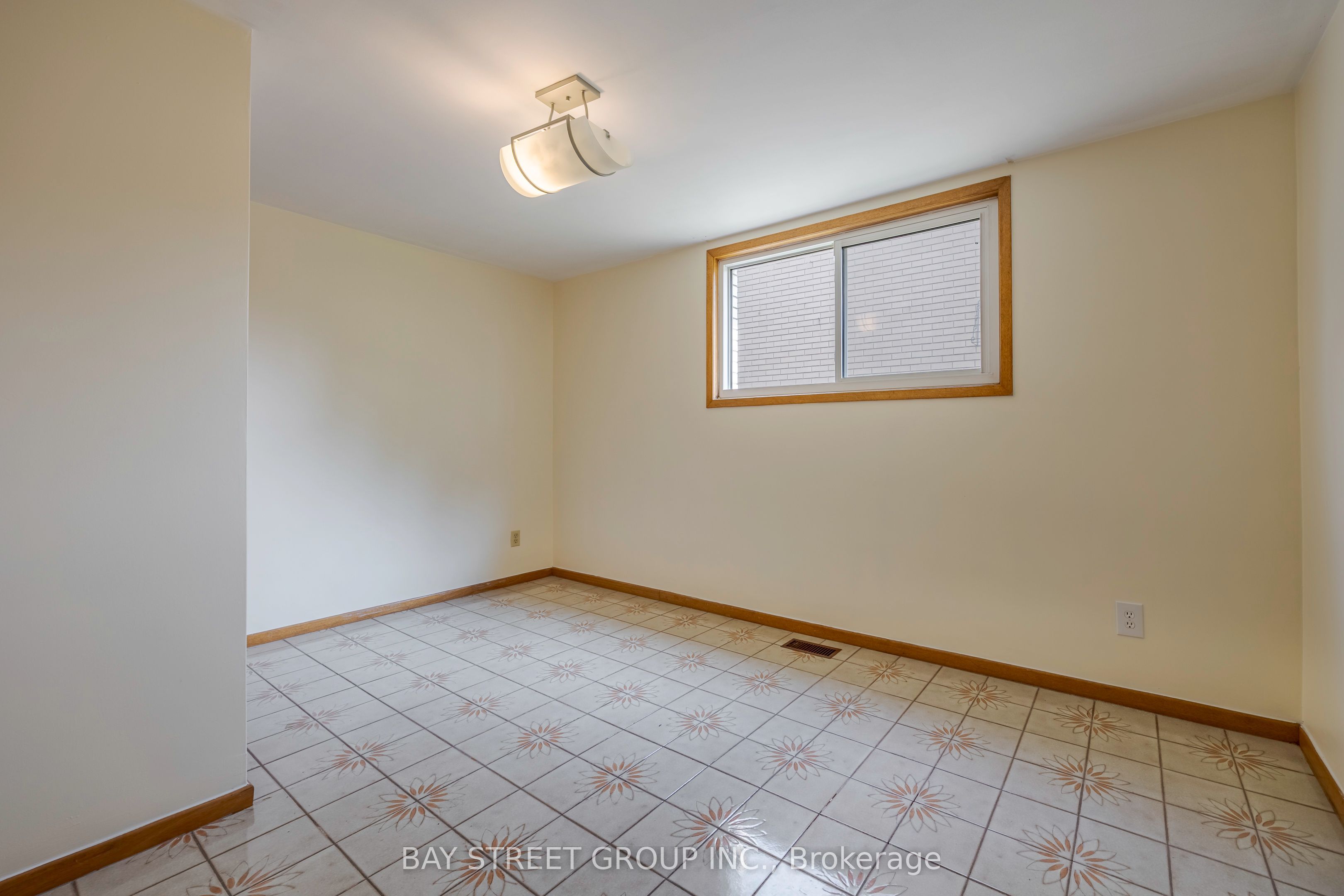 29 West Street N Property Photo 19
