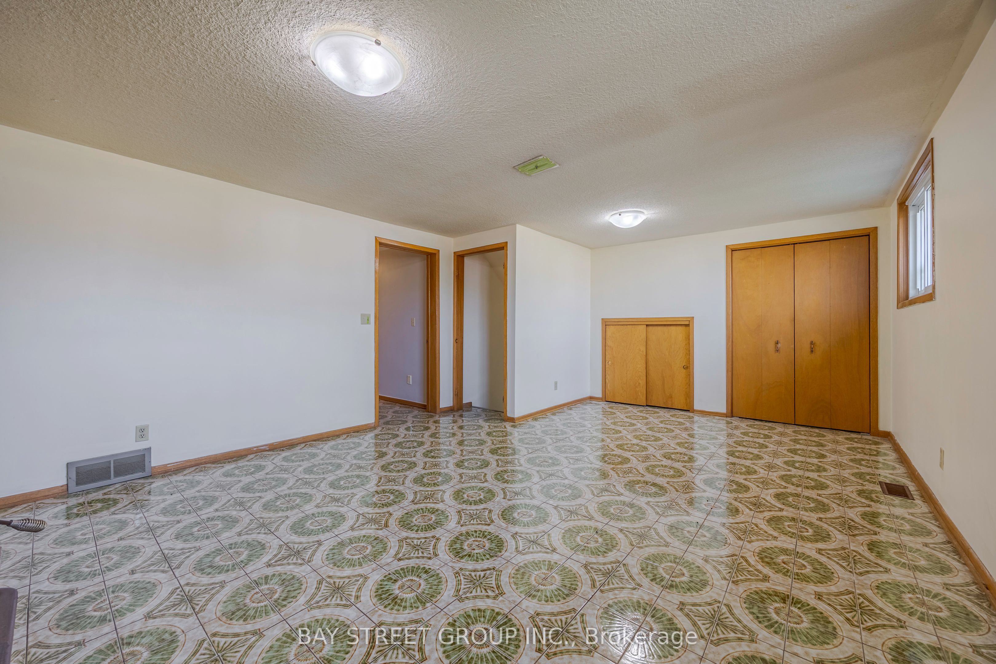 29 West Street N Property Photo 21