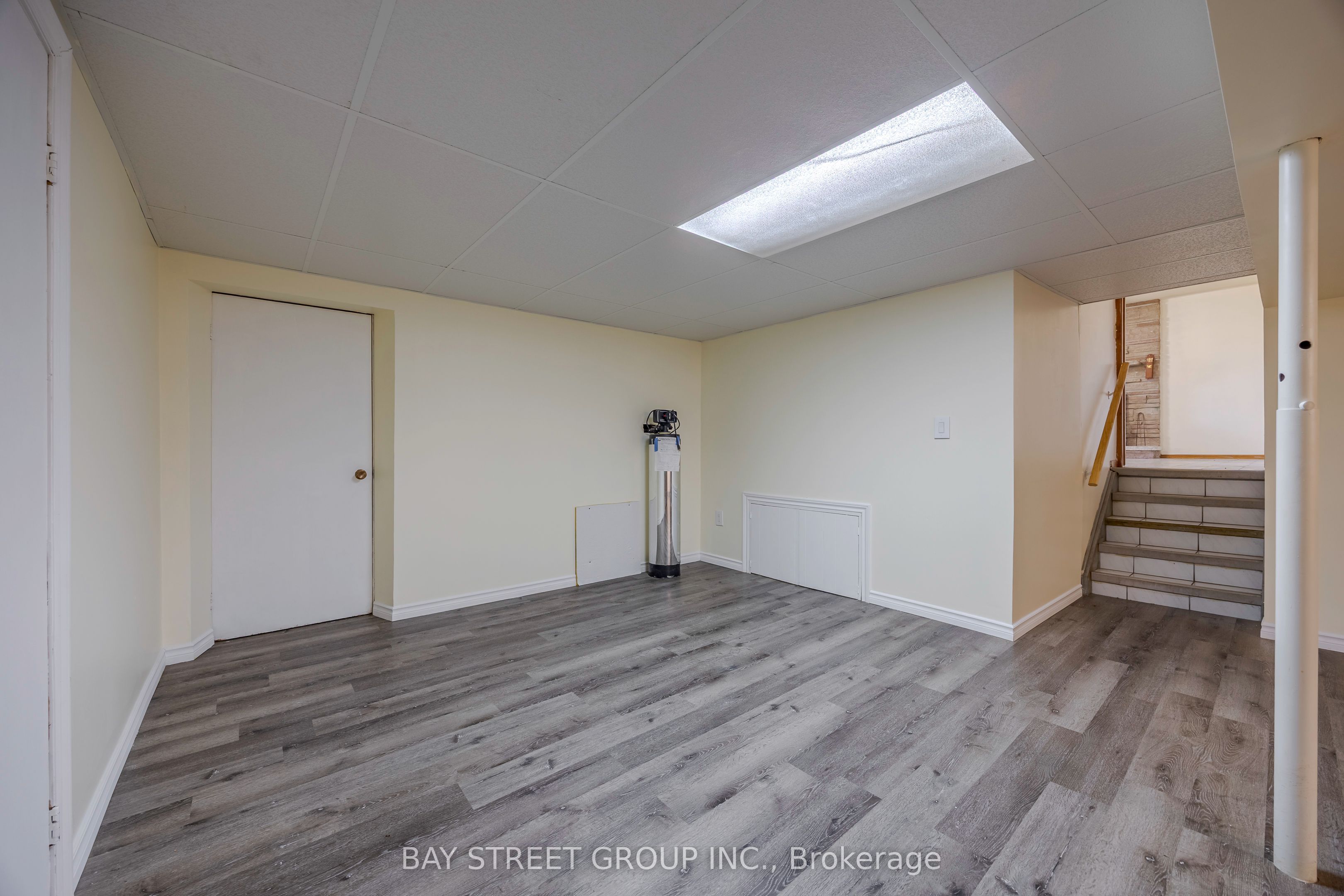 29 West Street N Property Photo 24